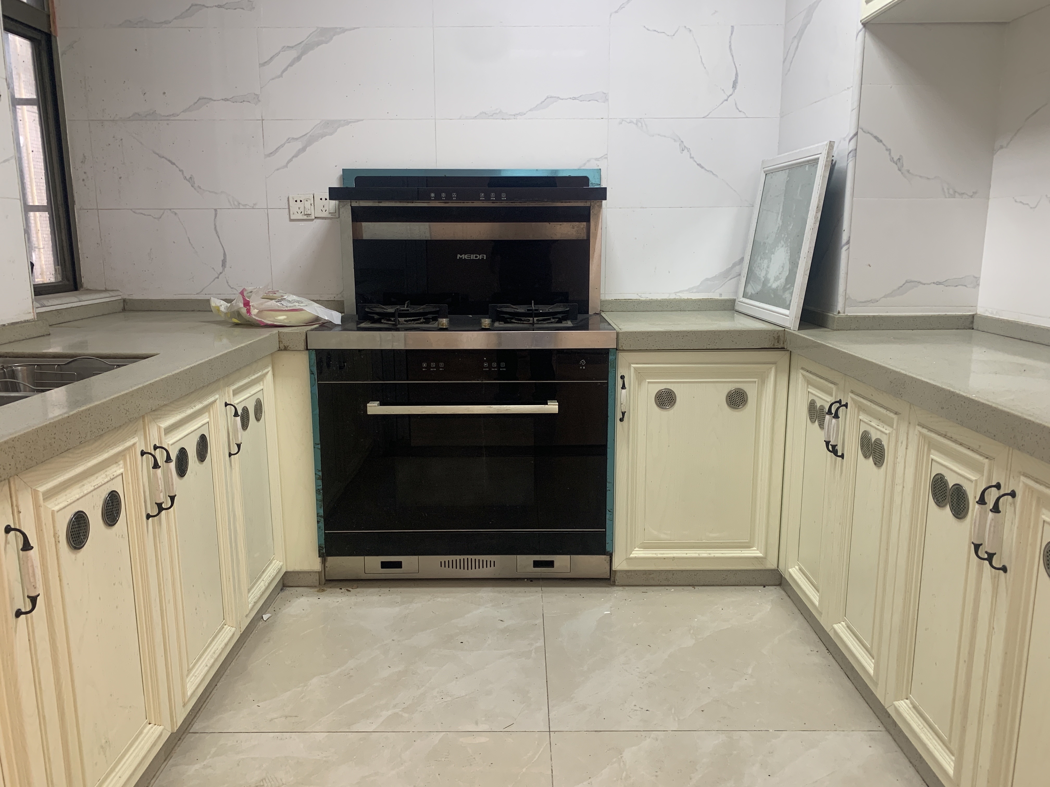 润龙花园  3室2厅2卫    3800.0元/月室内图