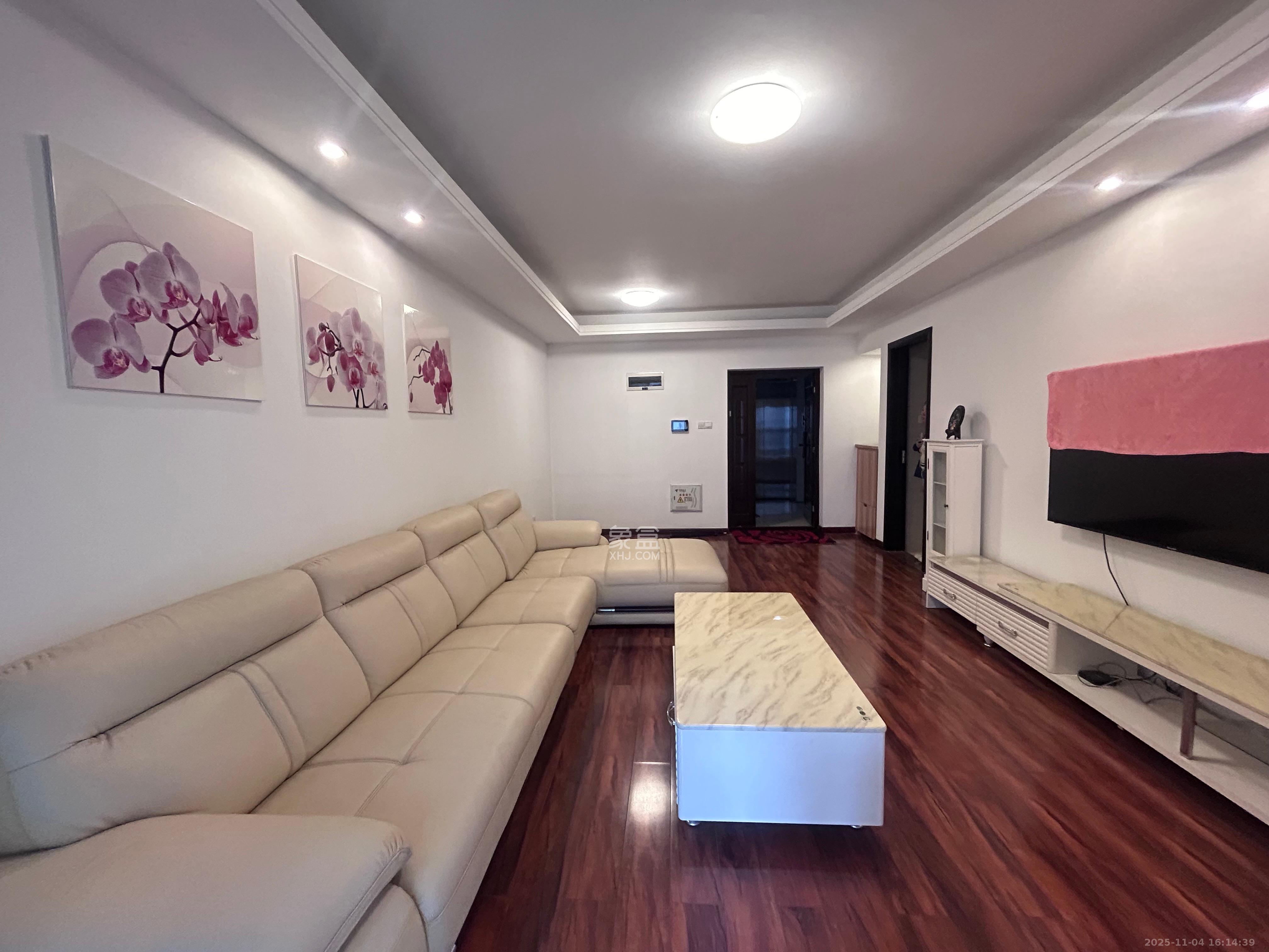 绿地中央广场  3室2厅1卫    2700.0元/月