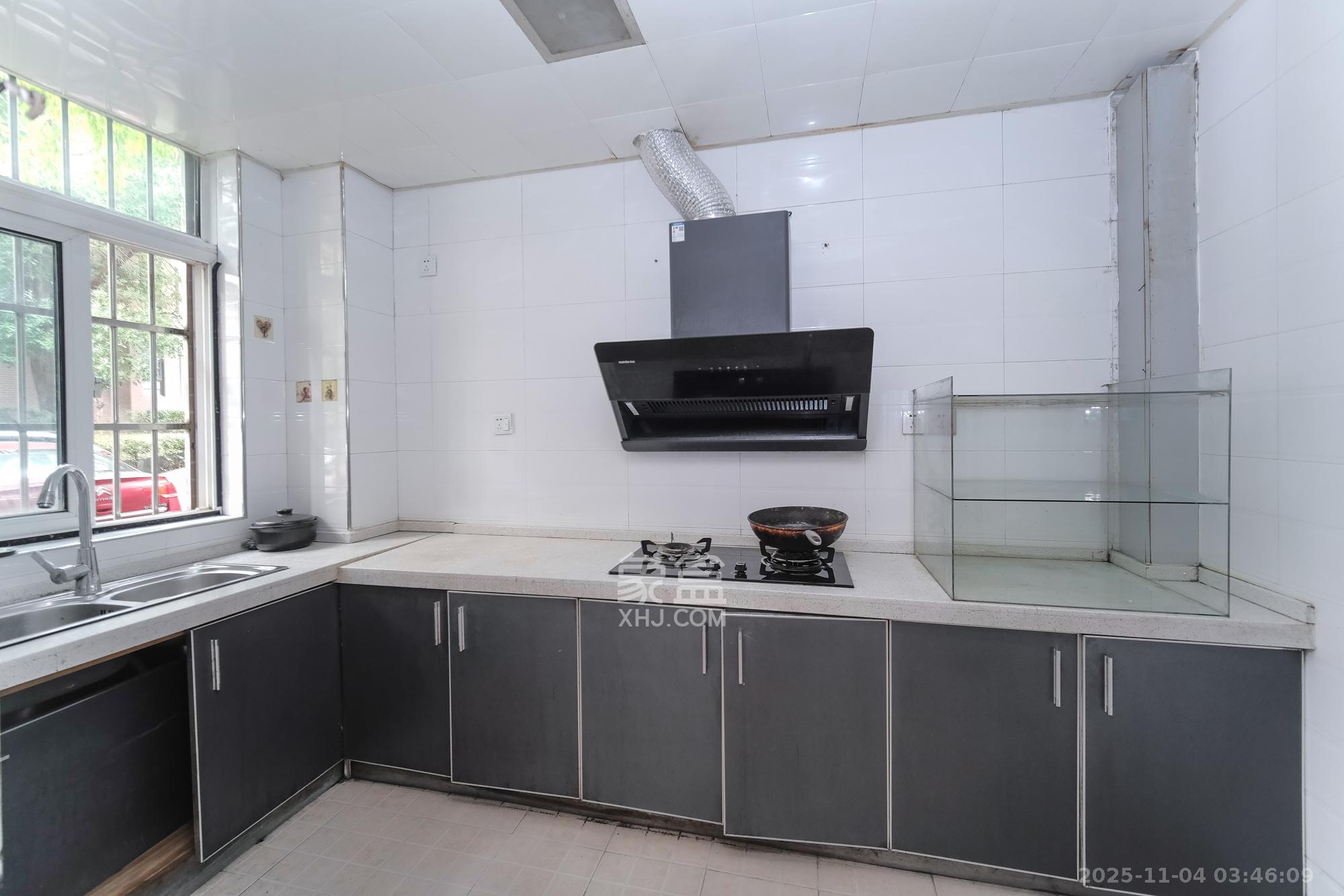 山水湾  1室2厅1卫    65.0万厨房