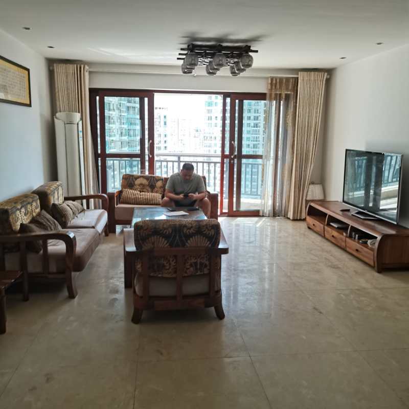 世贸雅苑  4室2厅2卫    190.0万