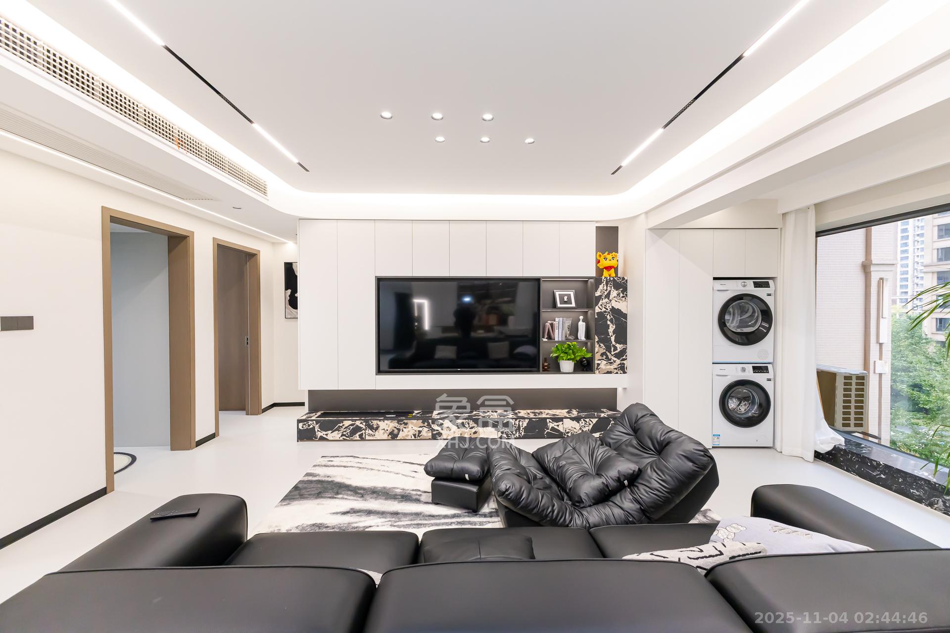 润和又一城  3室2厅2卫    115.8万客厅