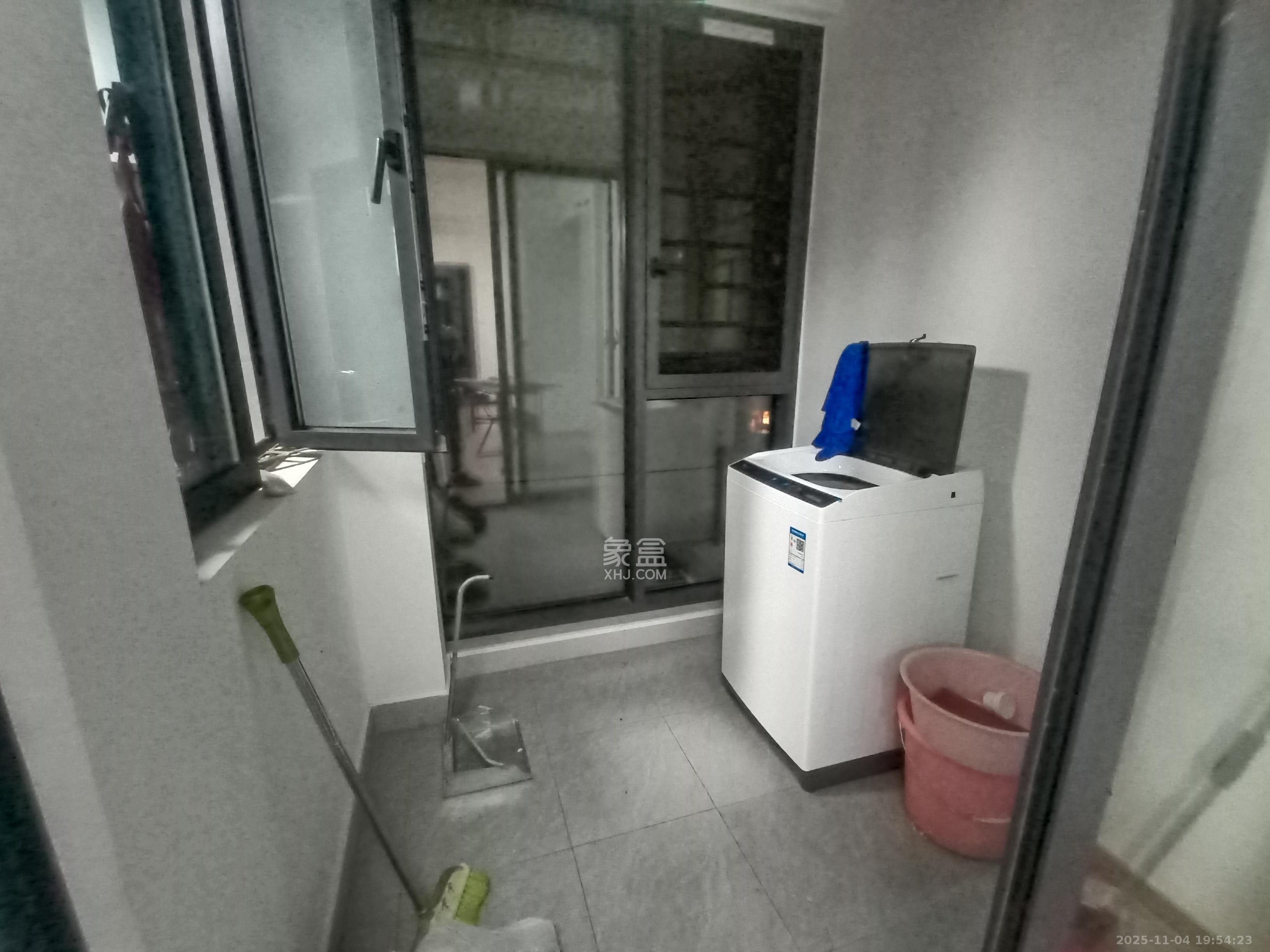 惟智园安置小区 4室2厅2卫 2400.0元/月 惟智园安置小区 4室2厅2卫 2400.0元/月室内图