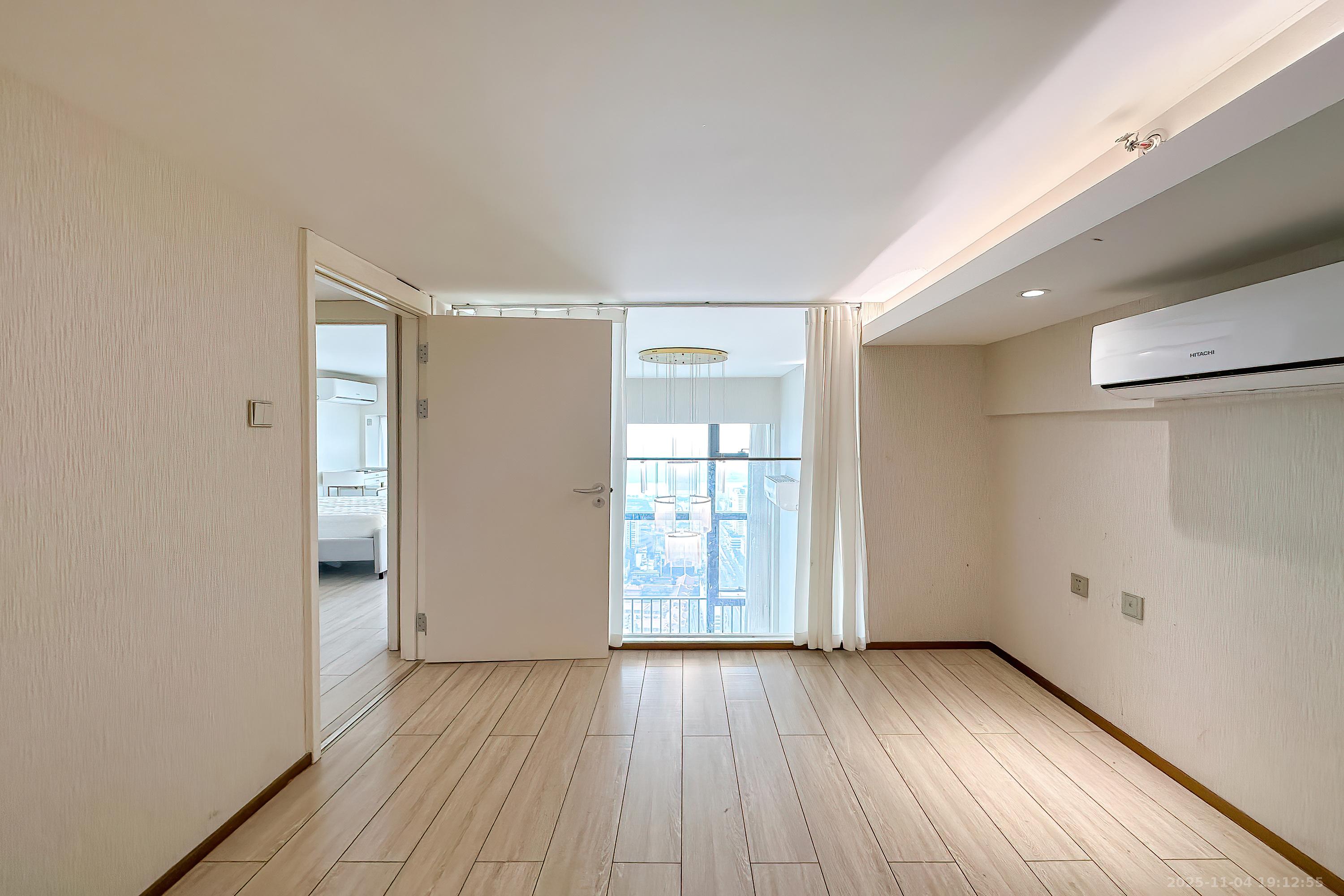 华远华时代  3室2厅2卫    98.0万卧室