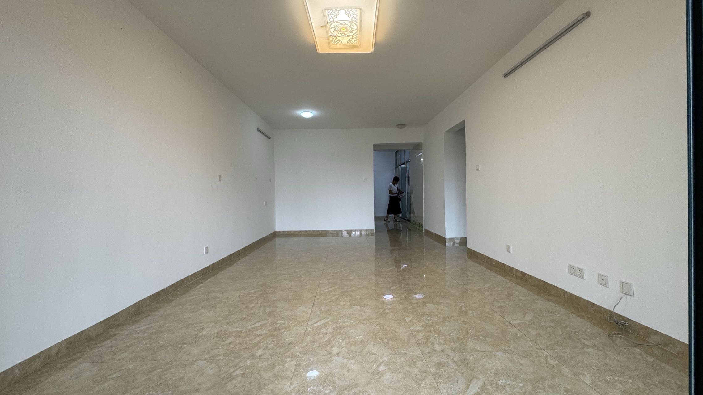 锦江丽都 3室2厅2卫 133.0万 锦江丽都 3室2厅2卫 133.0万客厅