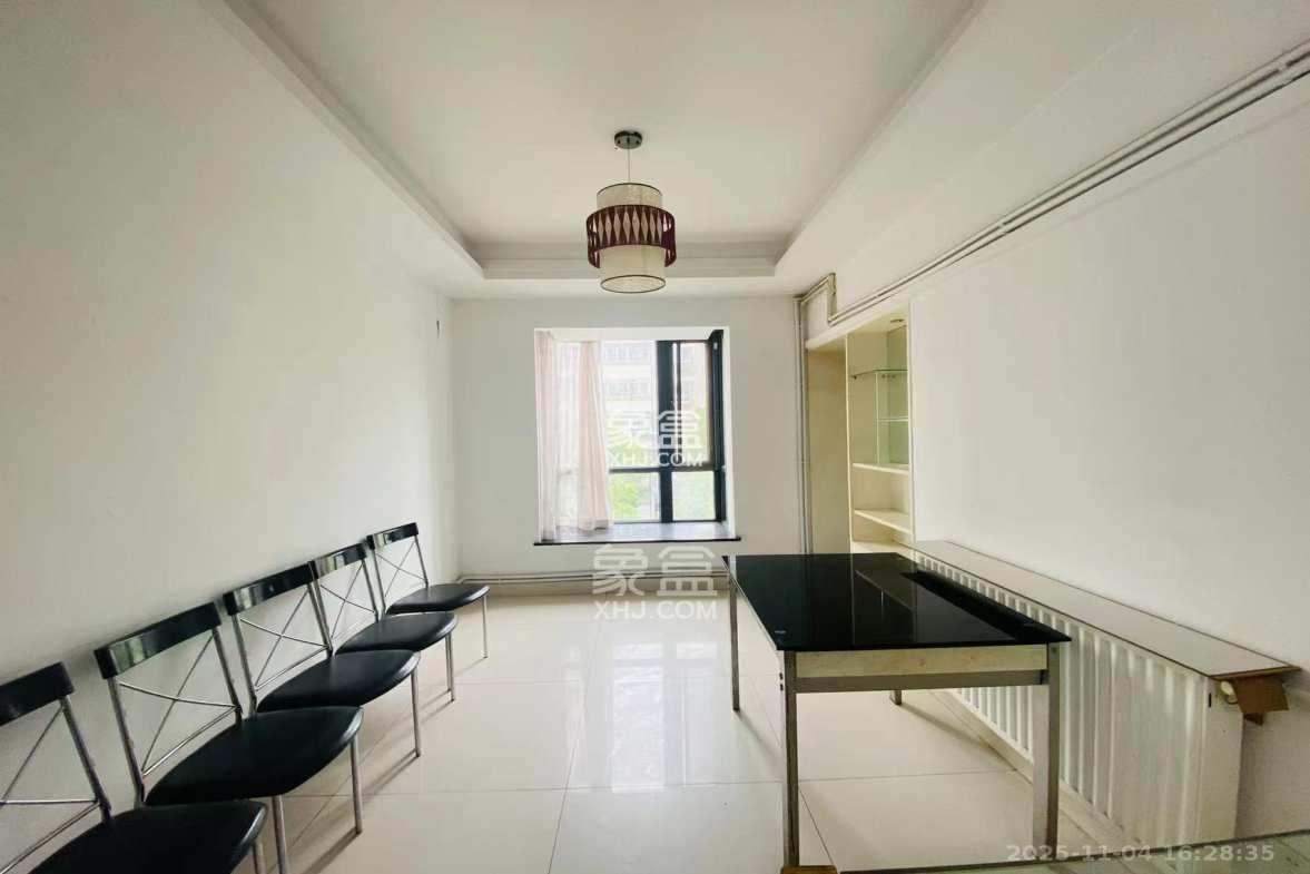 长房东郡 3室2厅2卫 2600.0元/月 长房东郡 3室2厅2卫 2600.0元/月室内图