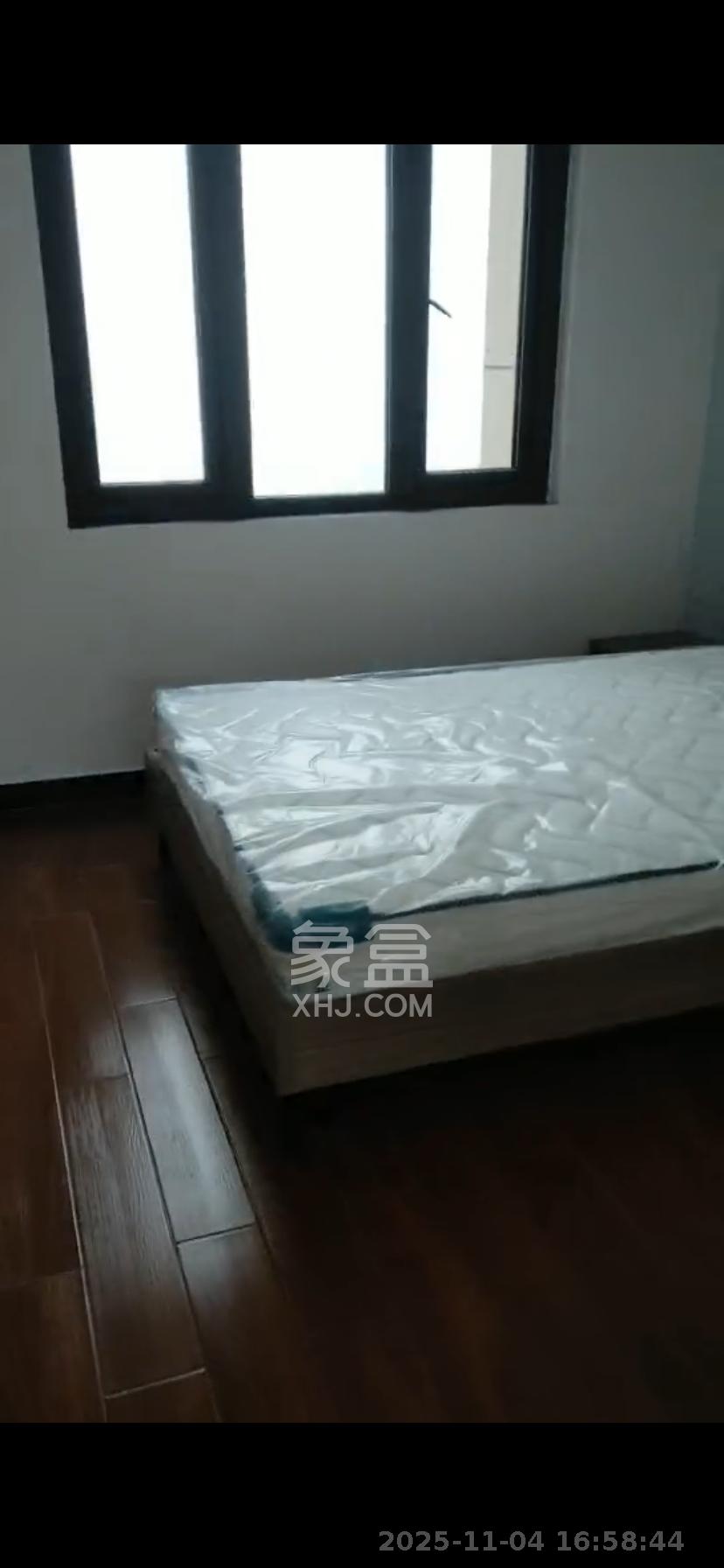 山语城三期  4室1厅1卫    2500.0元/月室内图