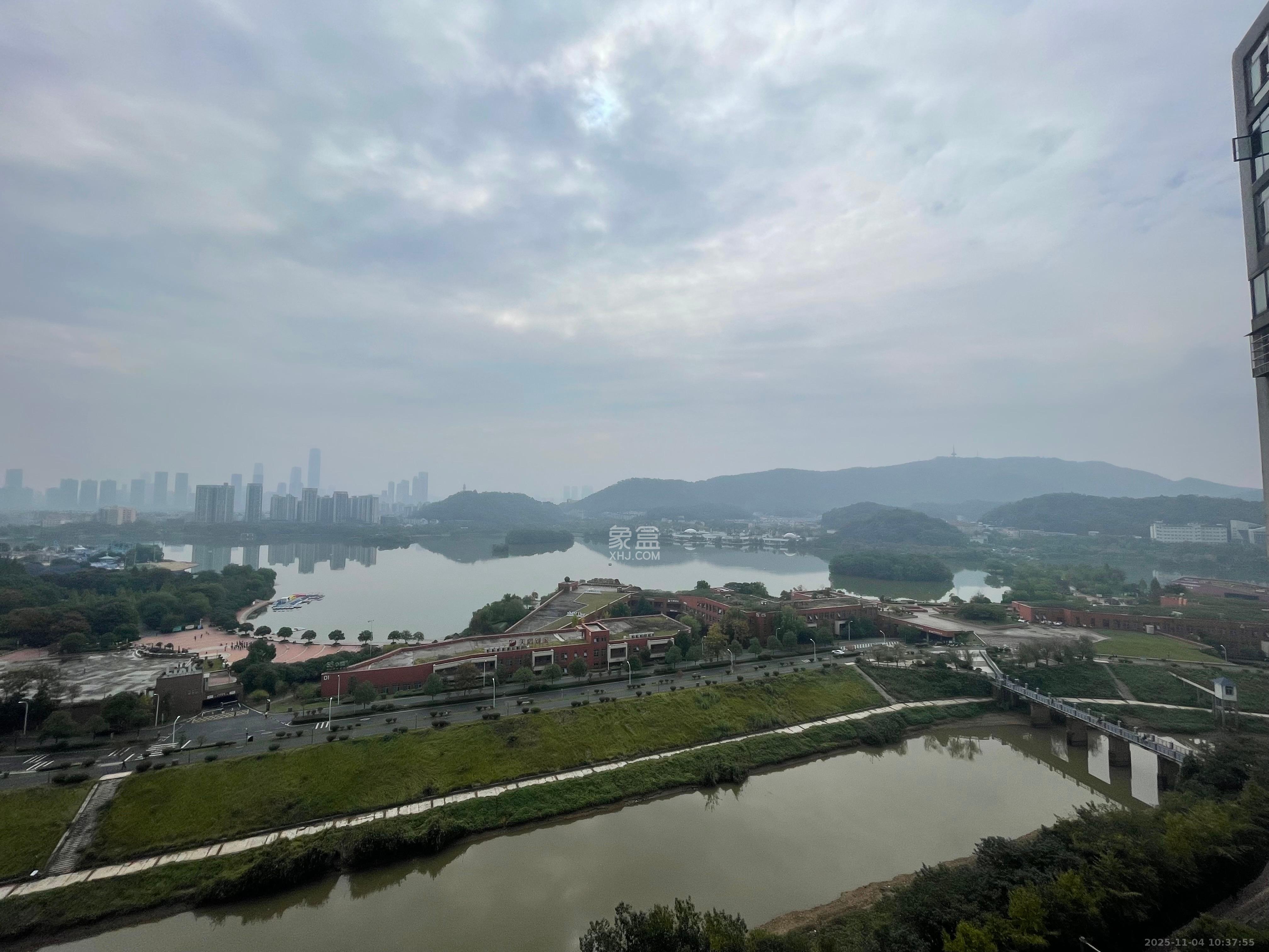 观湖公寓  1室1厅1卫    1700.0元/月室内图