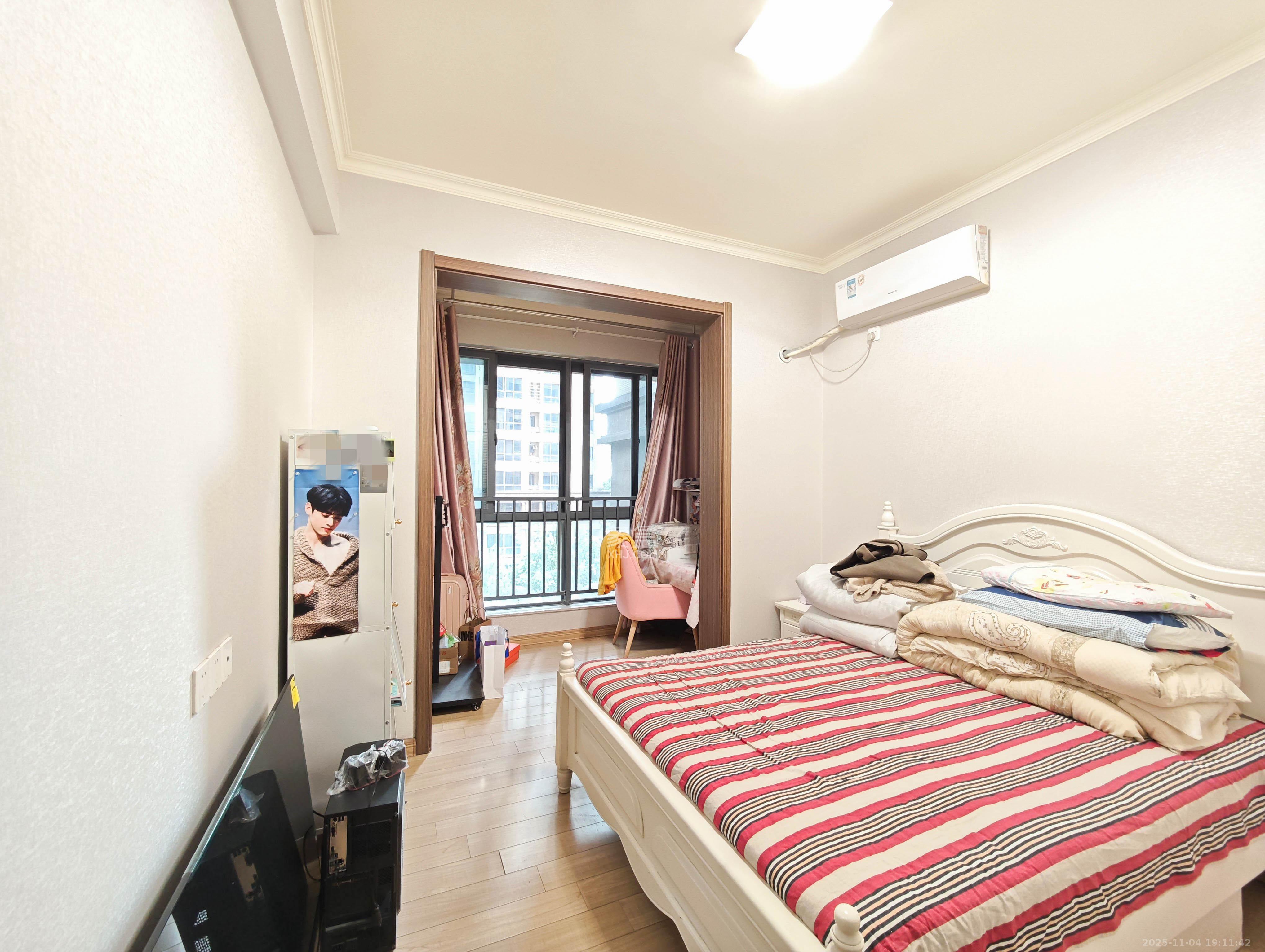 碧桂园南城首府(东宸林海) 4室2厅2卫 96.5万 碧桂园南城首府(东宸林海) 4室2厅2卫 96.5万卧室