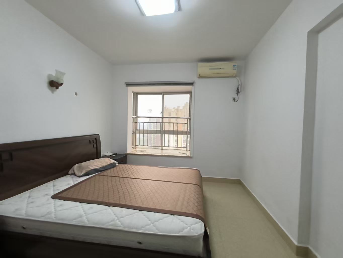 谐安花园  3室1厅1卫    89.0万客厅