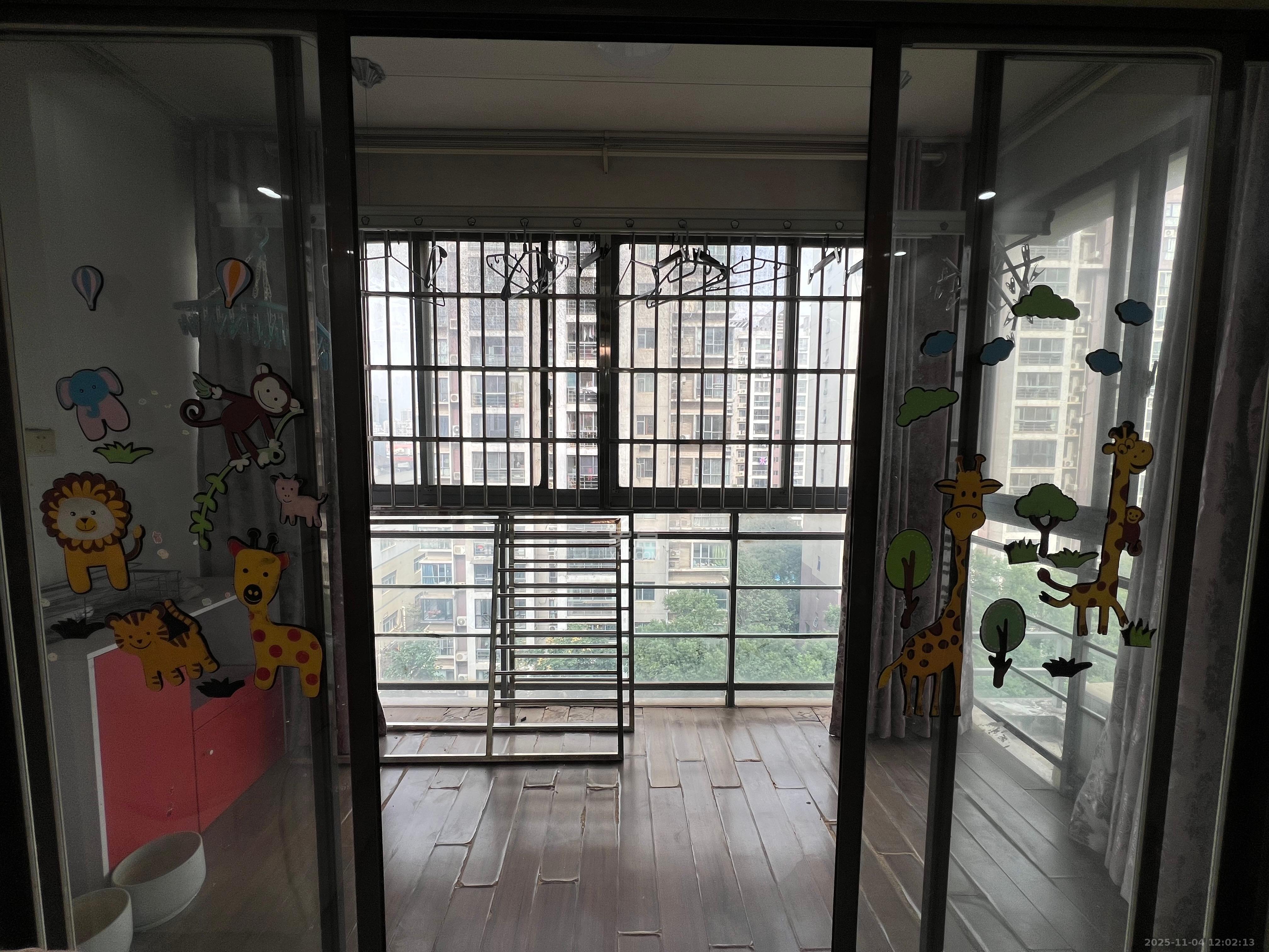 银港水晶城  3室2厅2卫    2600.0元/月室内图