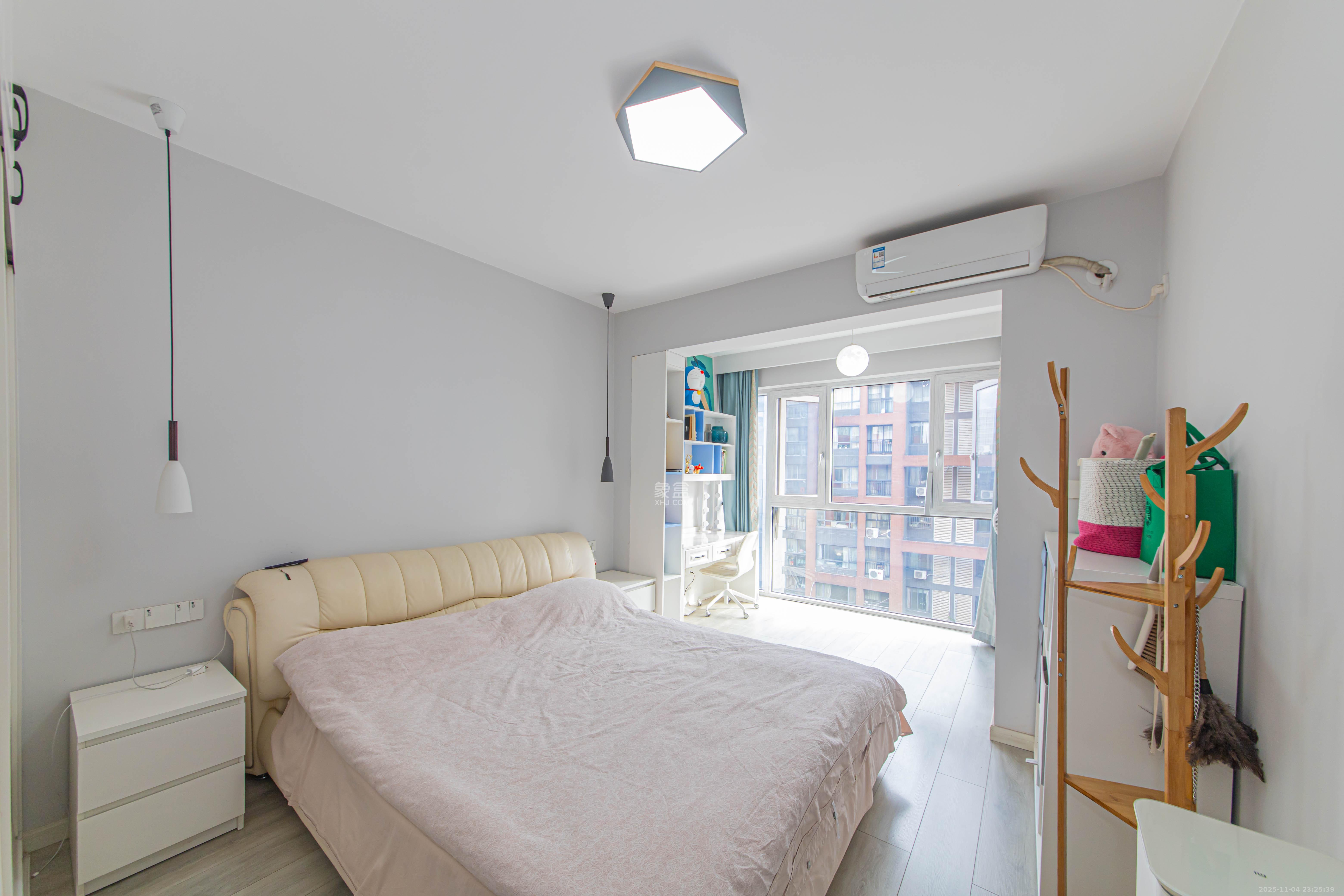 中信文化广场(中信新城二期) 3室2厅1卫 80.0万 中信文化广场(中信新城二期) 3室2厅1卫 80.0万卧室