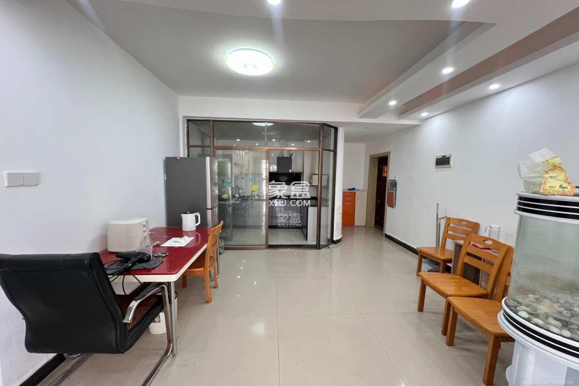 银港水晶城 3室2厅2卫 2600.0元/月 银港水晶城 3室2厅2卫 2600.0元/月室内图