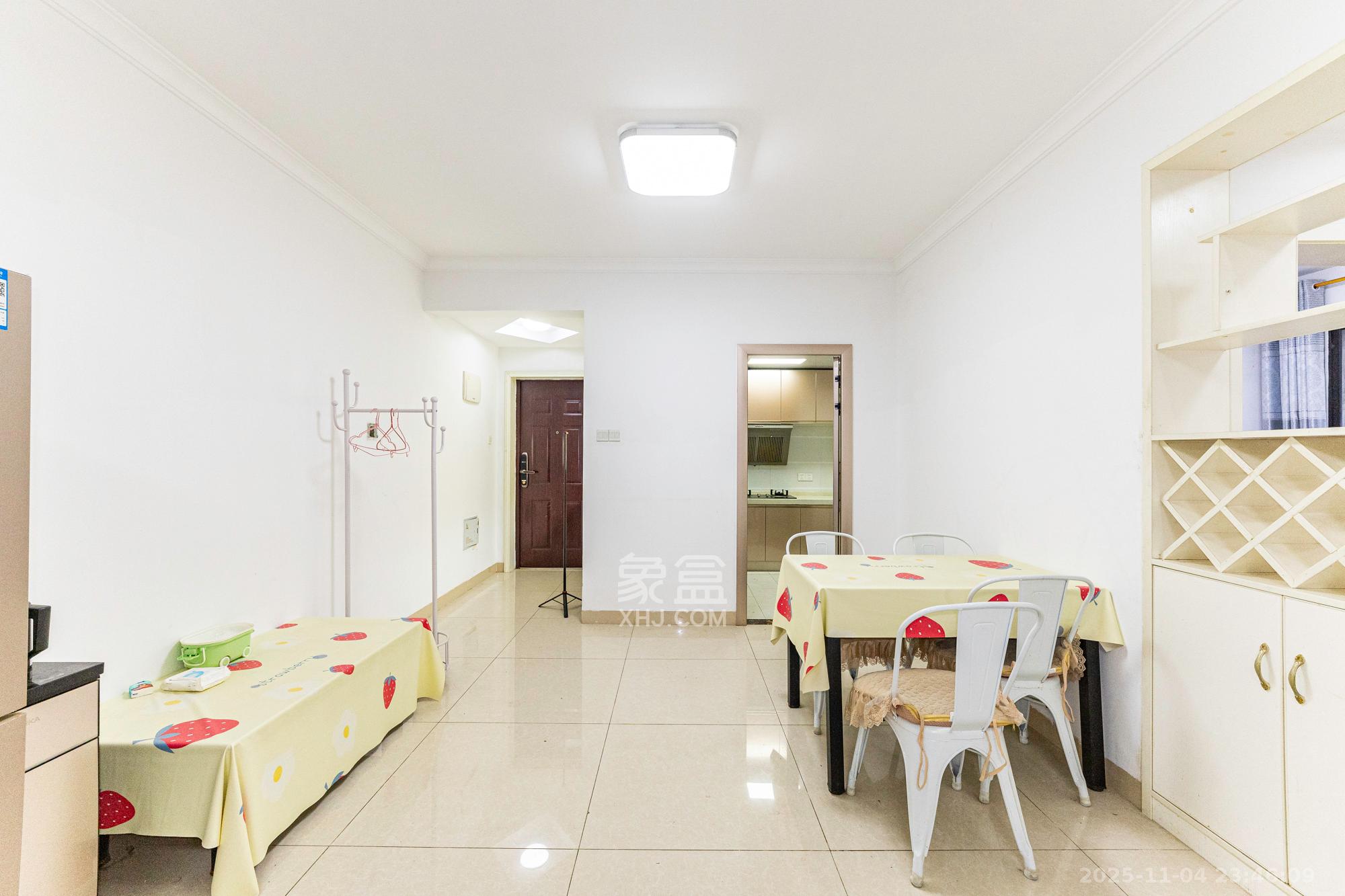 华润凤凰城三期  2室2厅1卫    65.0万客厅