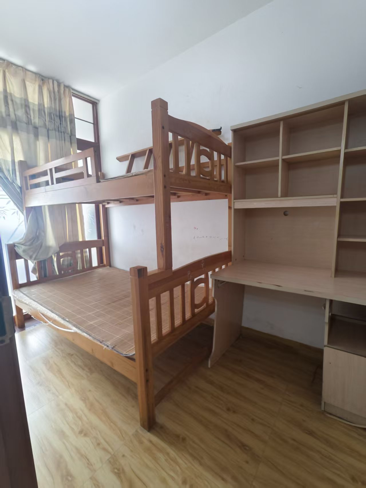 东方豪苑  1室0厅0卫    850.0元/月