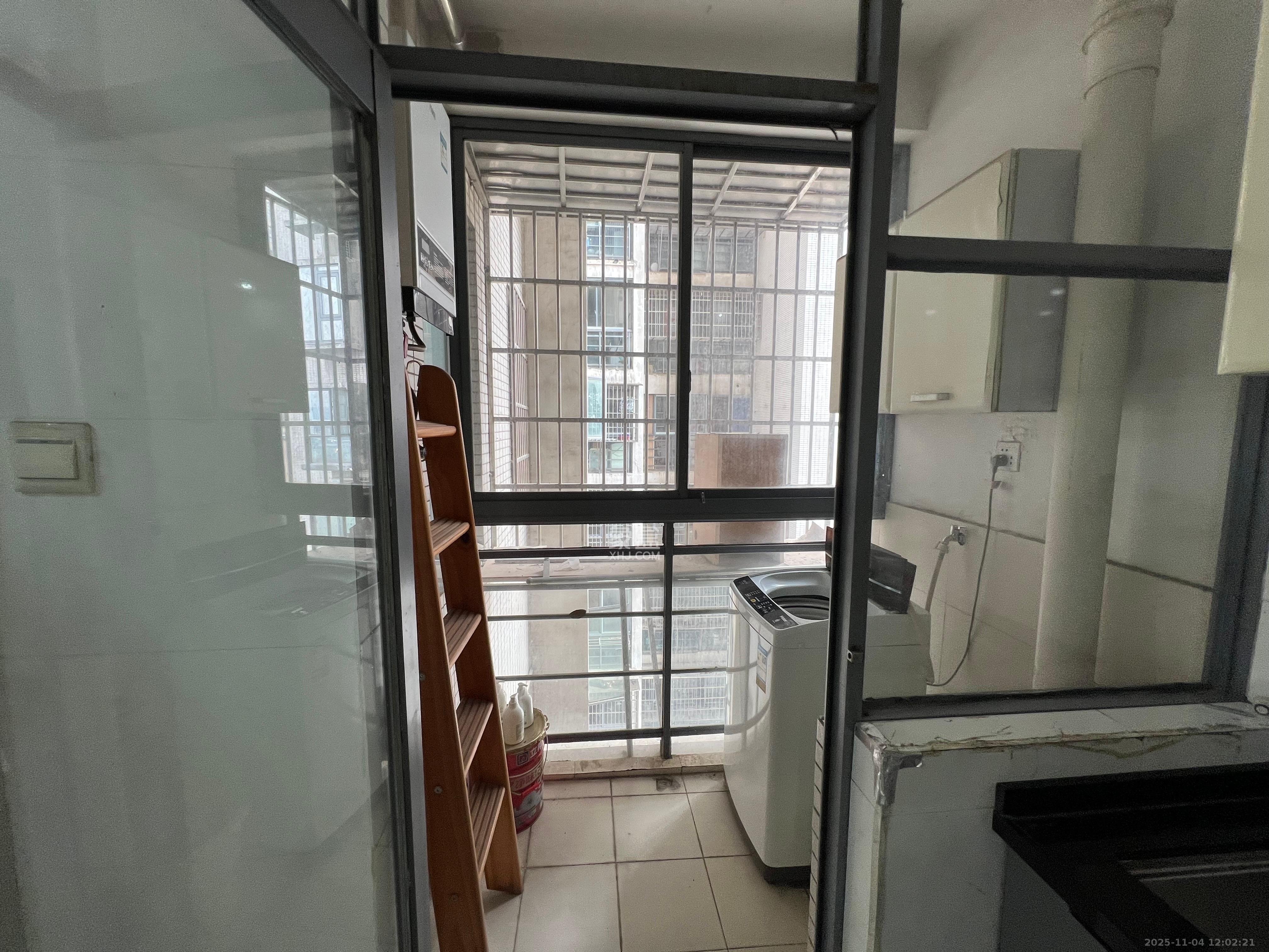 银港水晶城  3室2厅2卫    2600.0元/月室内图