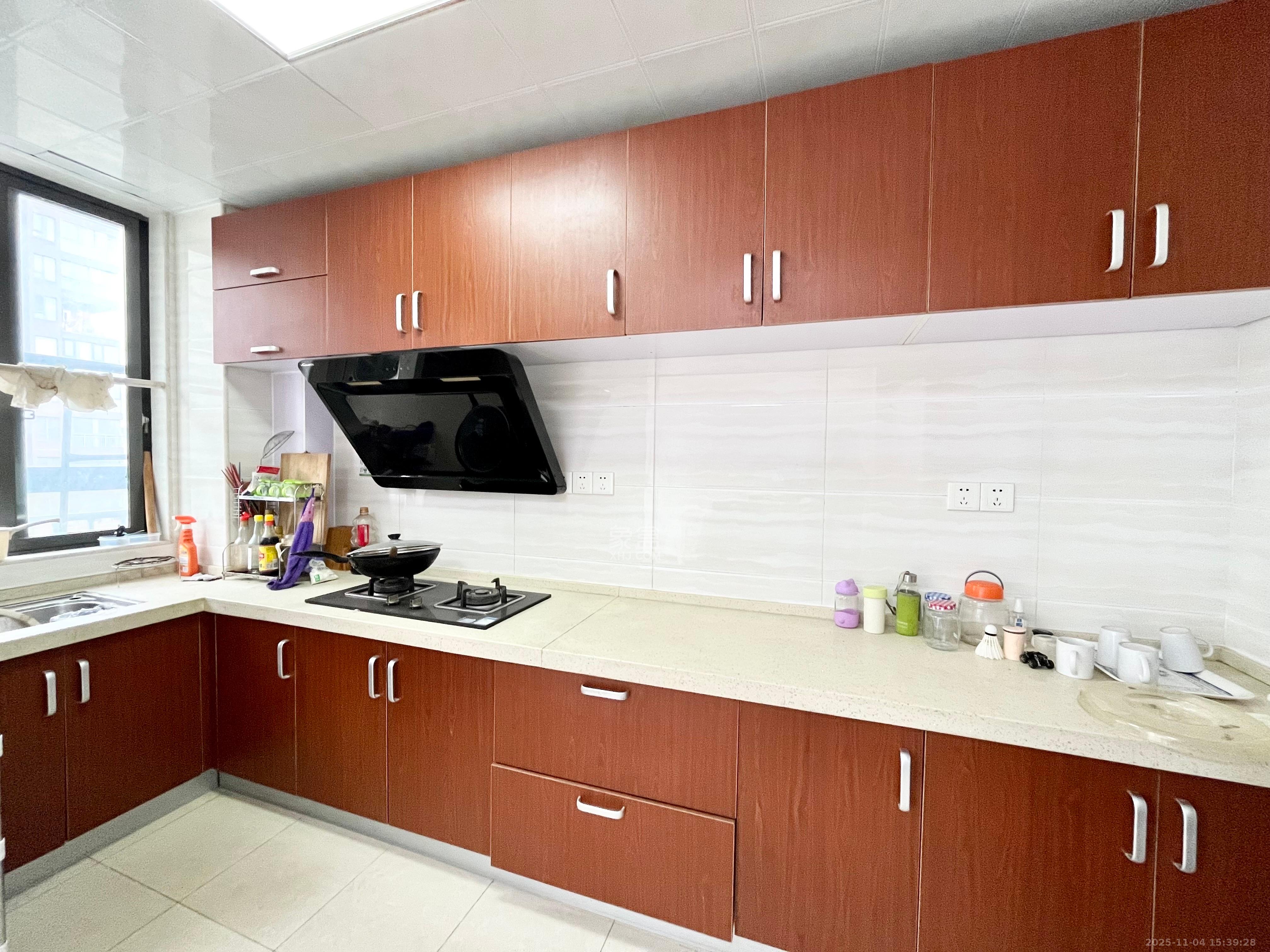 英祥春天  3室2厅1卫    2800.0元/月室内图