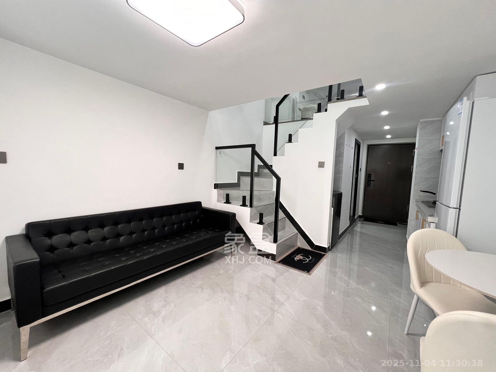 龙湖铂金岛 2室2厅1卫 2300.0元/月 龙湖铂金岛 2室2厅1卫 2300.0元/月室内图