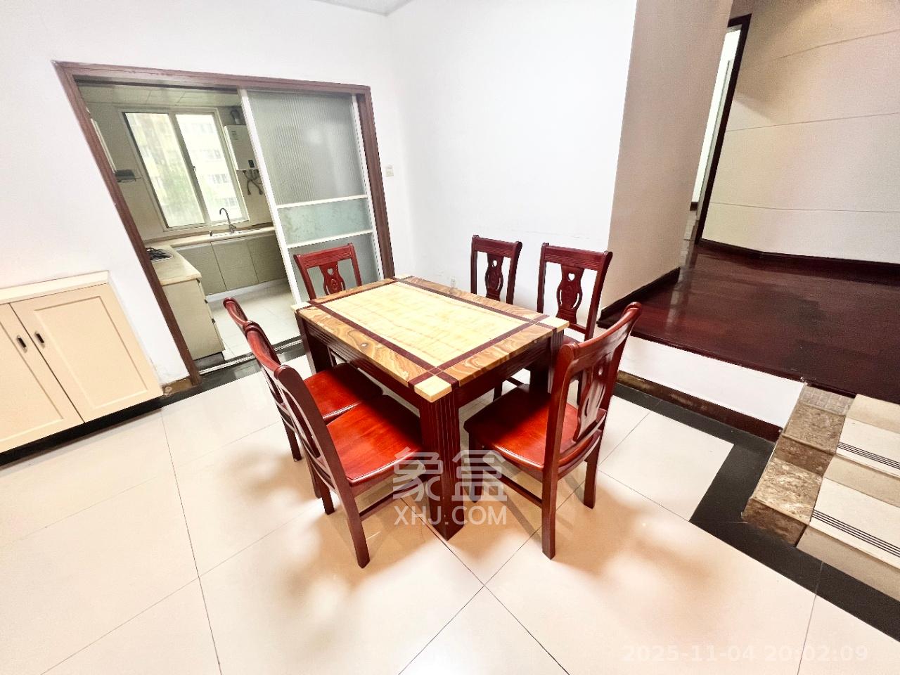 星语林名园  4室2厅2卫    2300.0元/月室内图