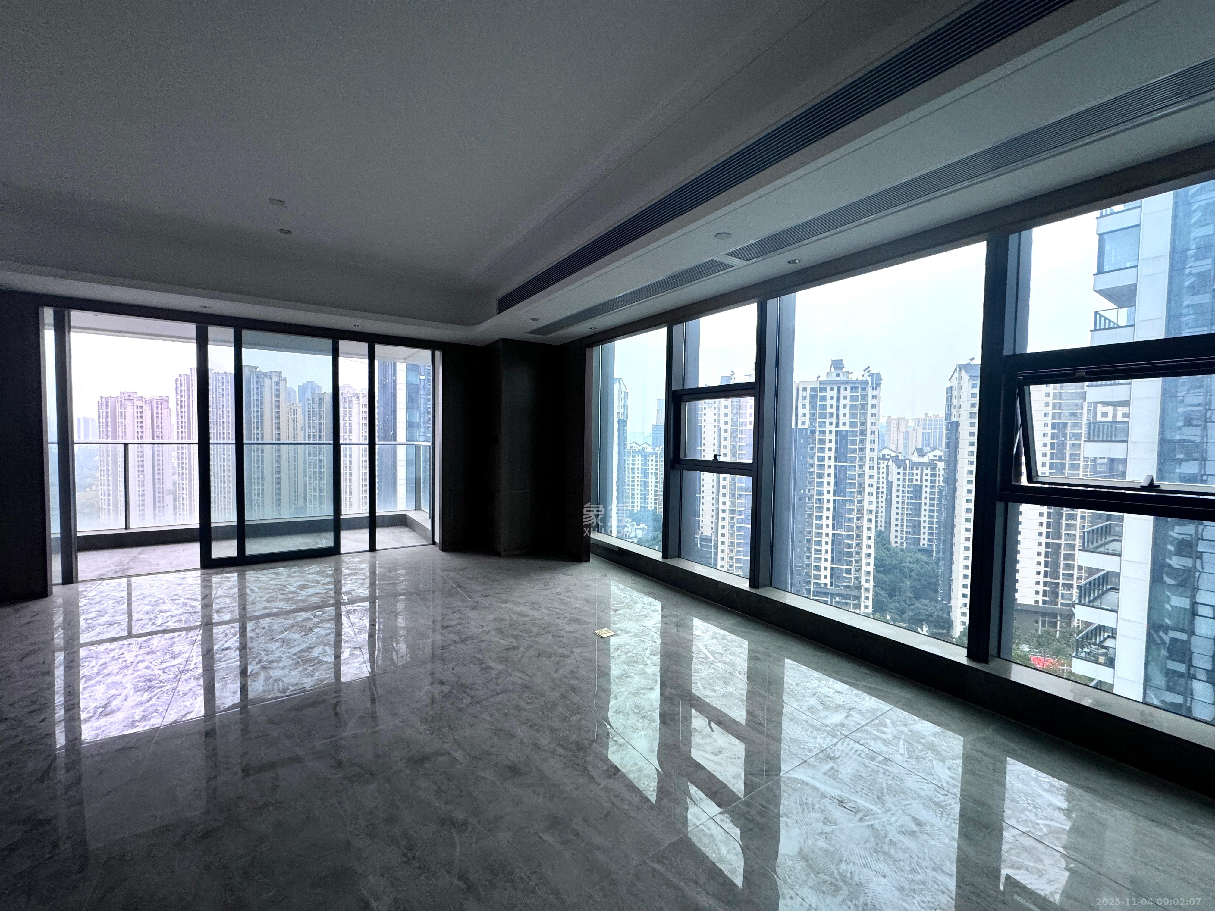 运达中央广场三期  4室2厅3卫    13000.0元/月室内图