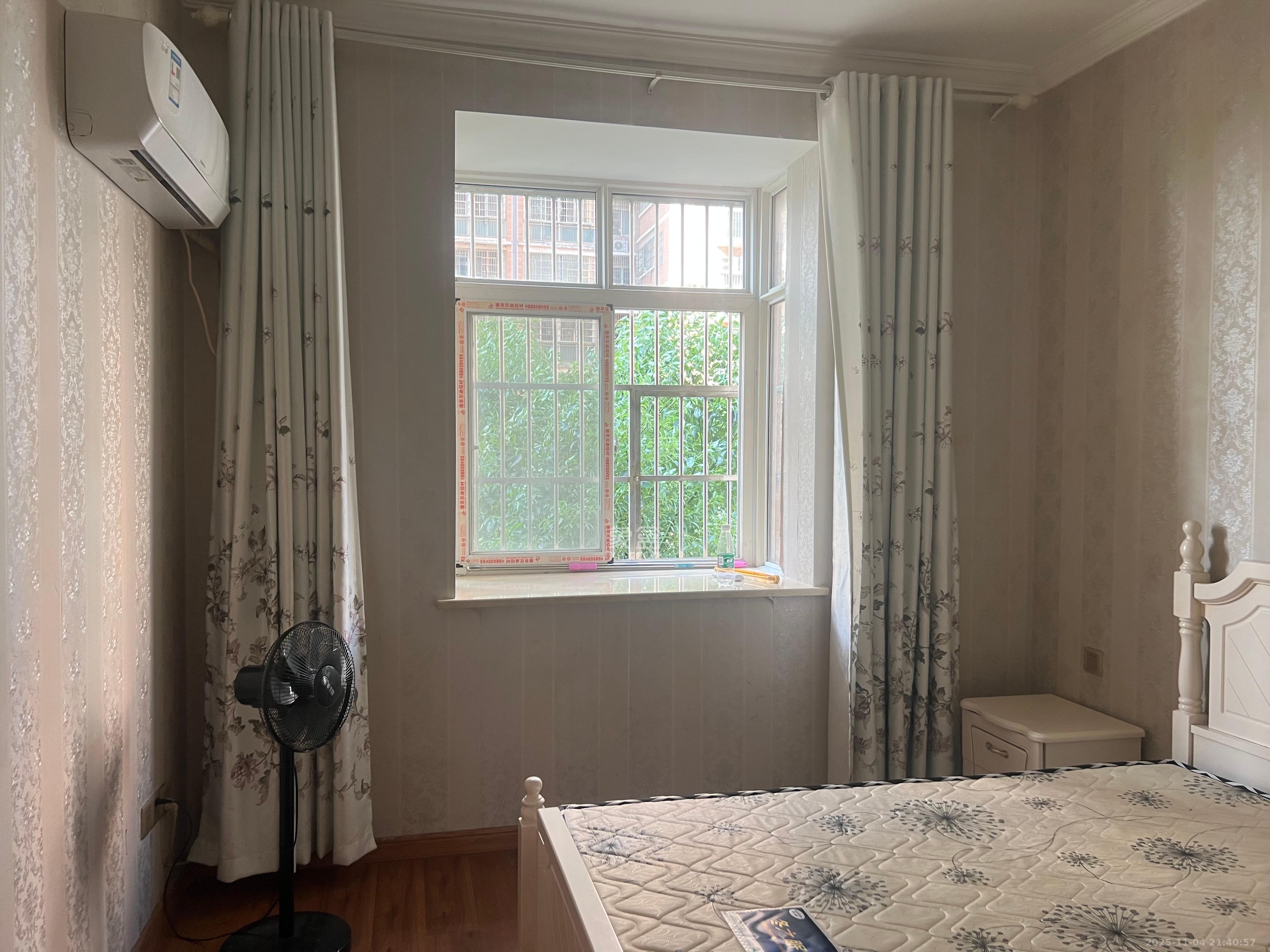 星城国际  3室2厅2卫    1800.0元/月室内图