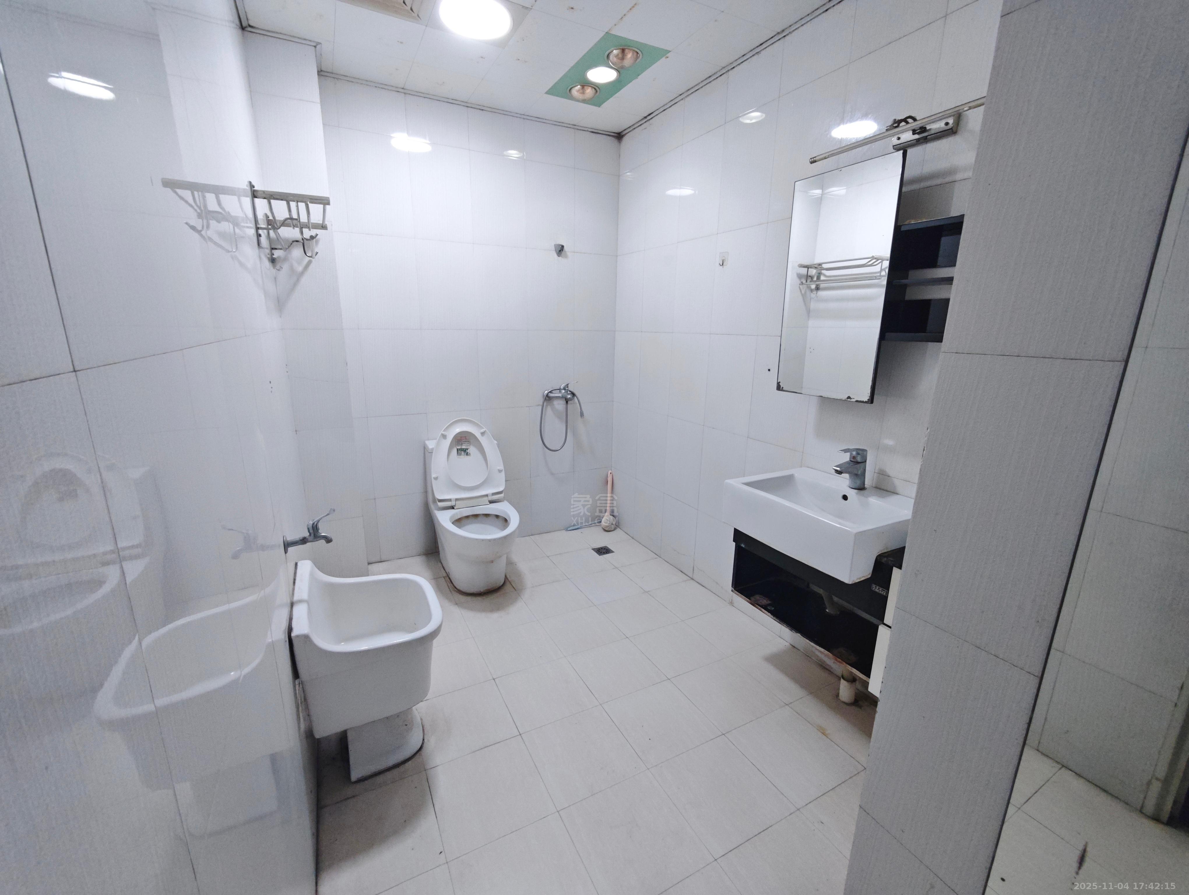 摩登摩天 3室2厅2卫 1500.0元/月 摩登摩天 3室2厅2卫 1500.0元/月室内图