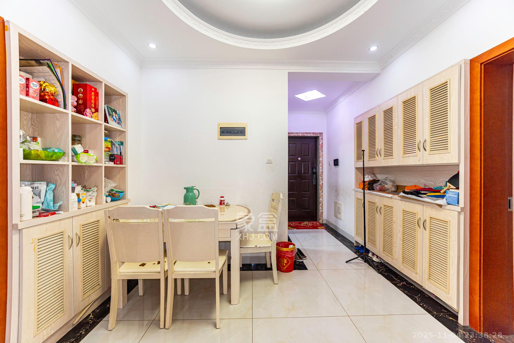 楚天世纪城西苑  3室2厅1卫    68.8万客厅