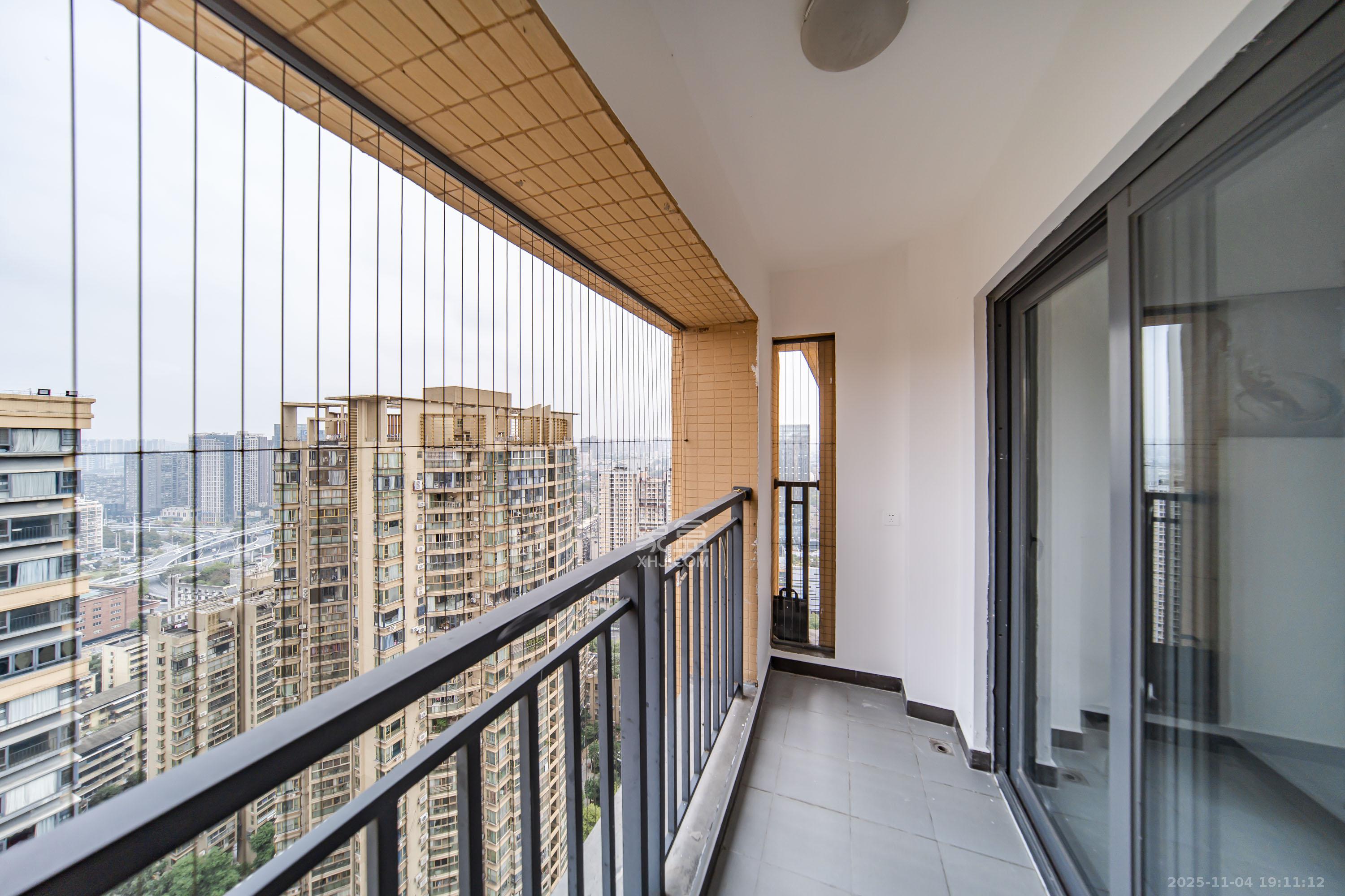 天健城  4室2厅2卫    210.0万阳台