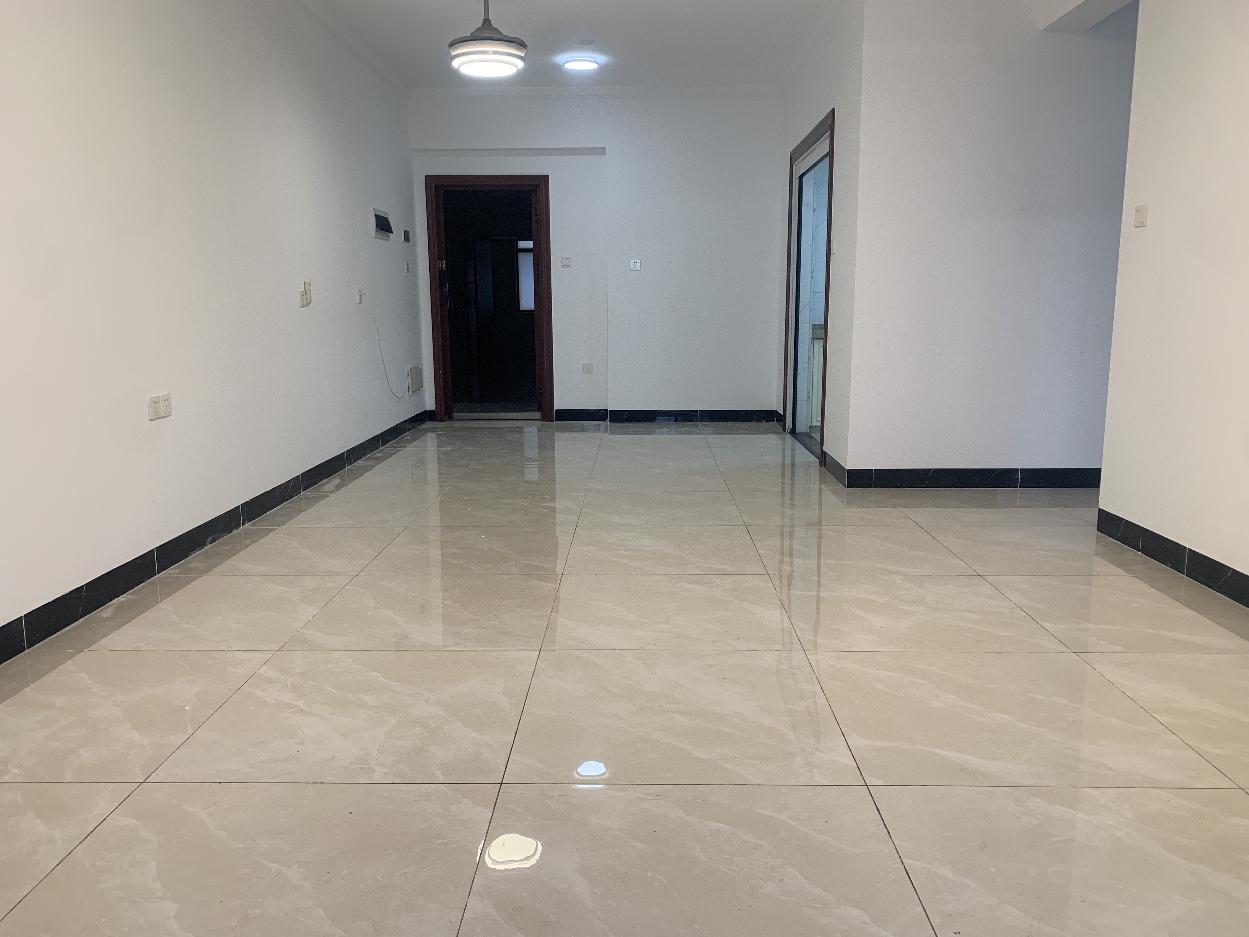 润龙花园  3室2厅2卫    3800.0元/月室内图