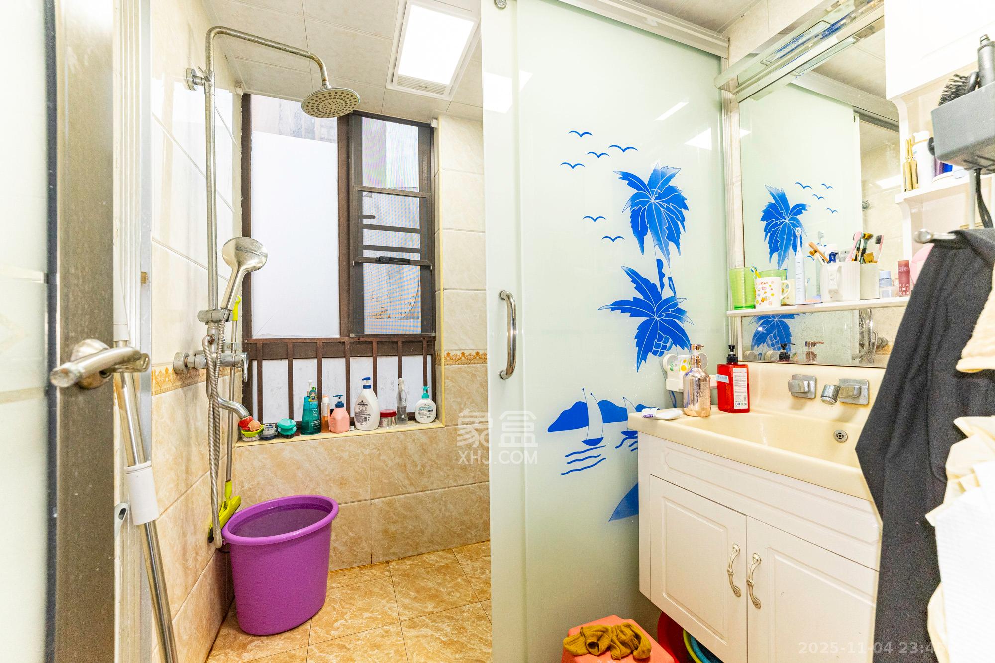 华润凤凰城三期  2室2厅1卫    63.8万卫生间