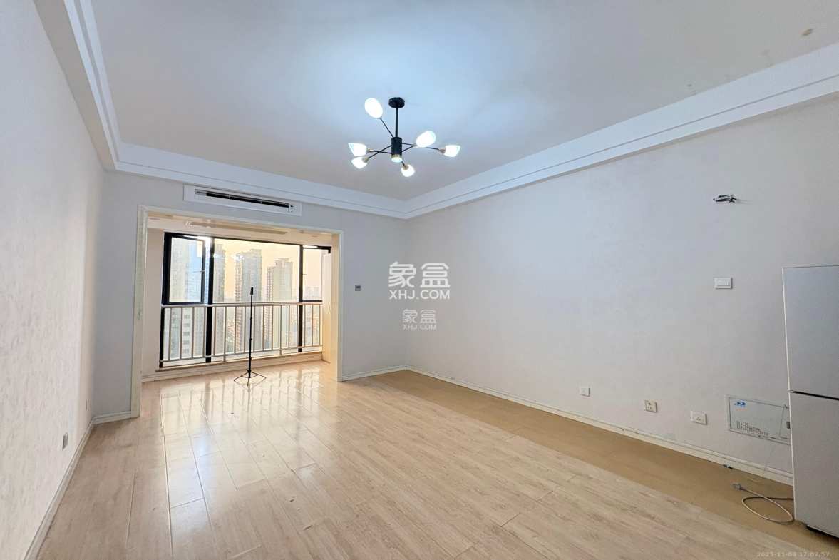 湘腾城市广场 1室1厅1卫 1600.0元/月 湘腾城市广场 1室1厅1卫 1600.0元/月室内图