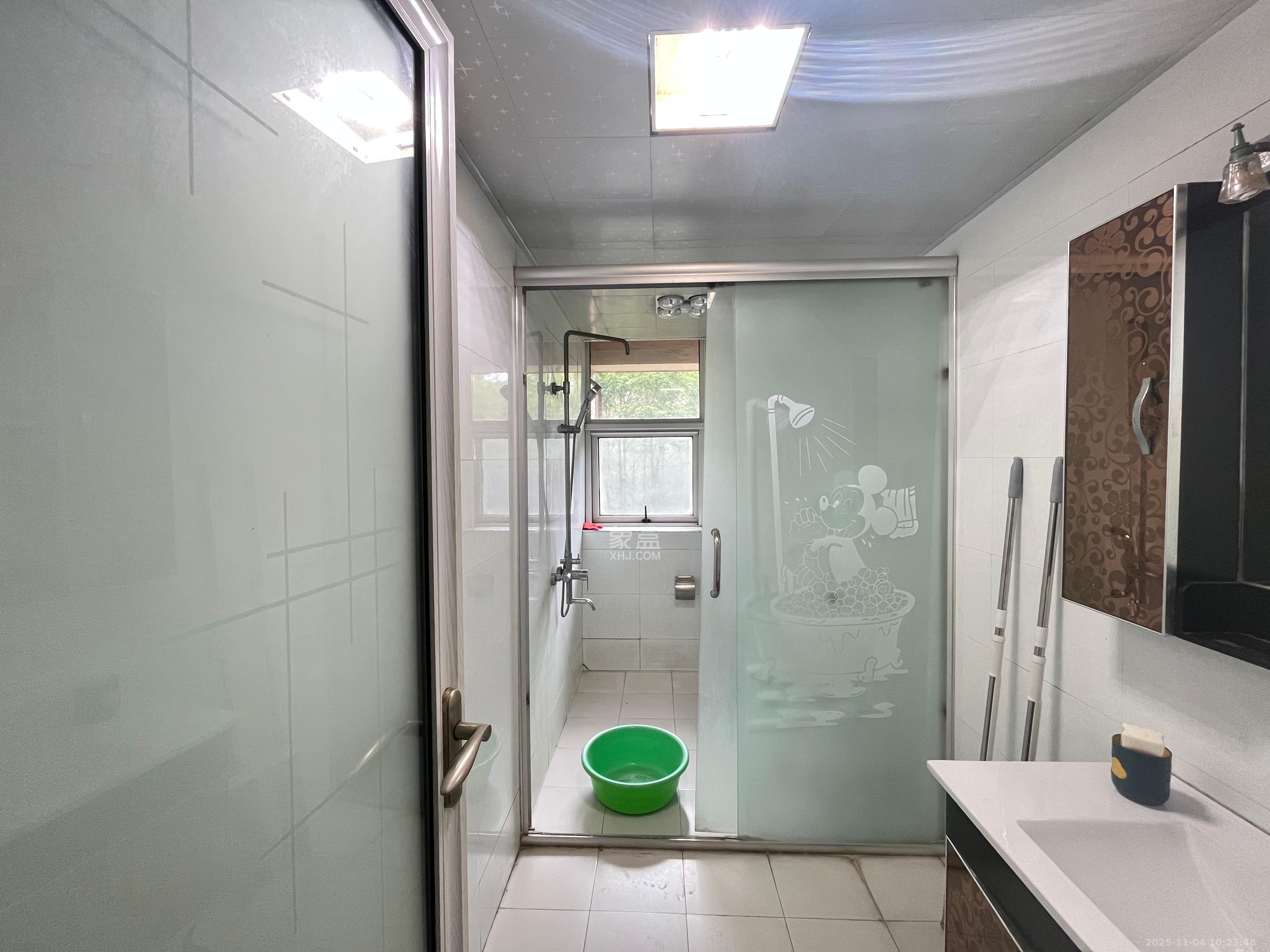 西点公园里  3室2厅2卫    2800.0元/月室内图