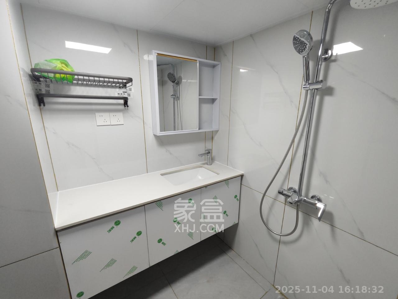 绿地V岛  1室0厅0卫    2200.0元/月室内图