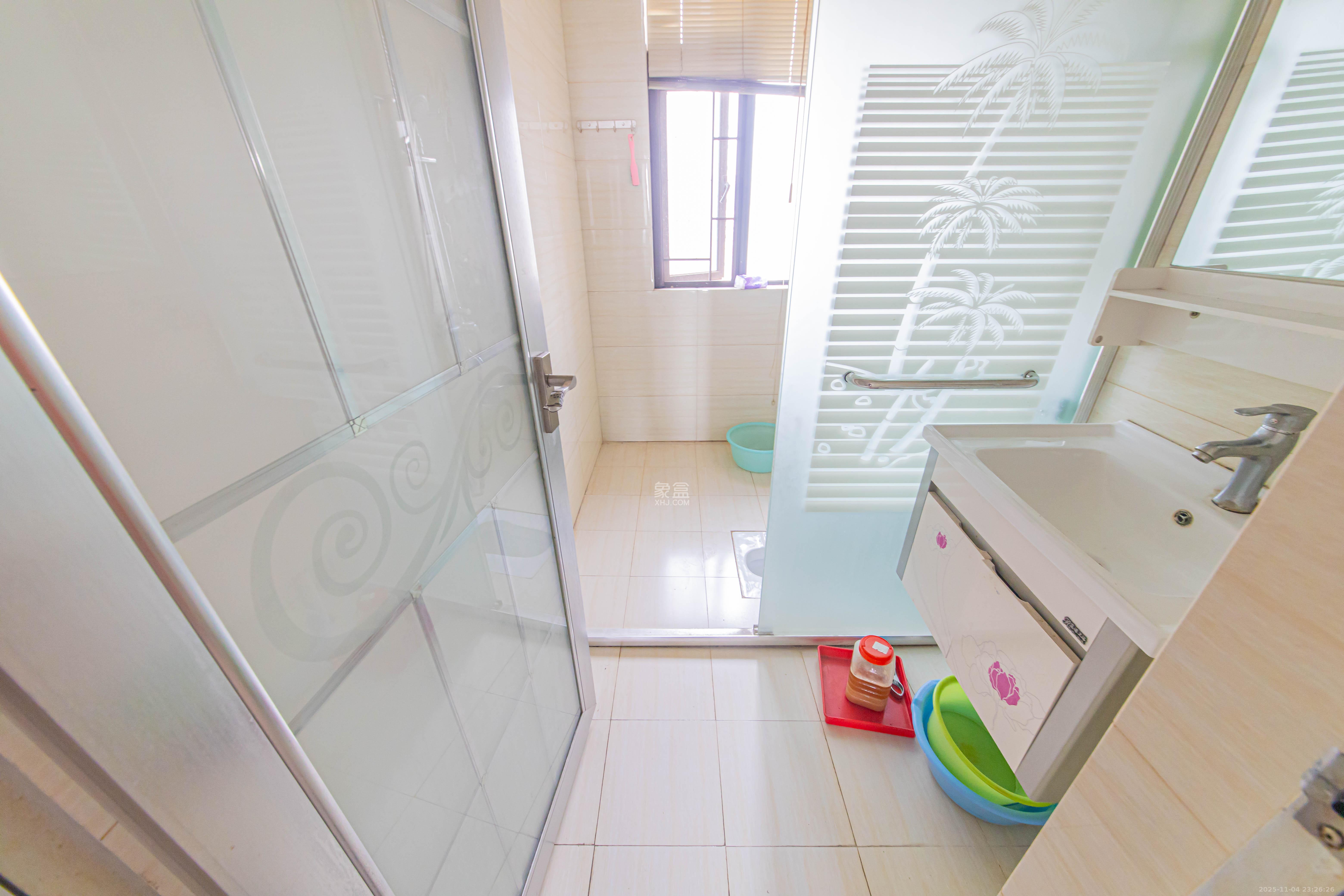 兴汝金城 3室2厅2卫 158.0万 兴汝金城 3室2厅2卫 158.0万卫生间