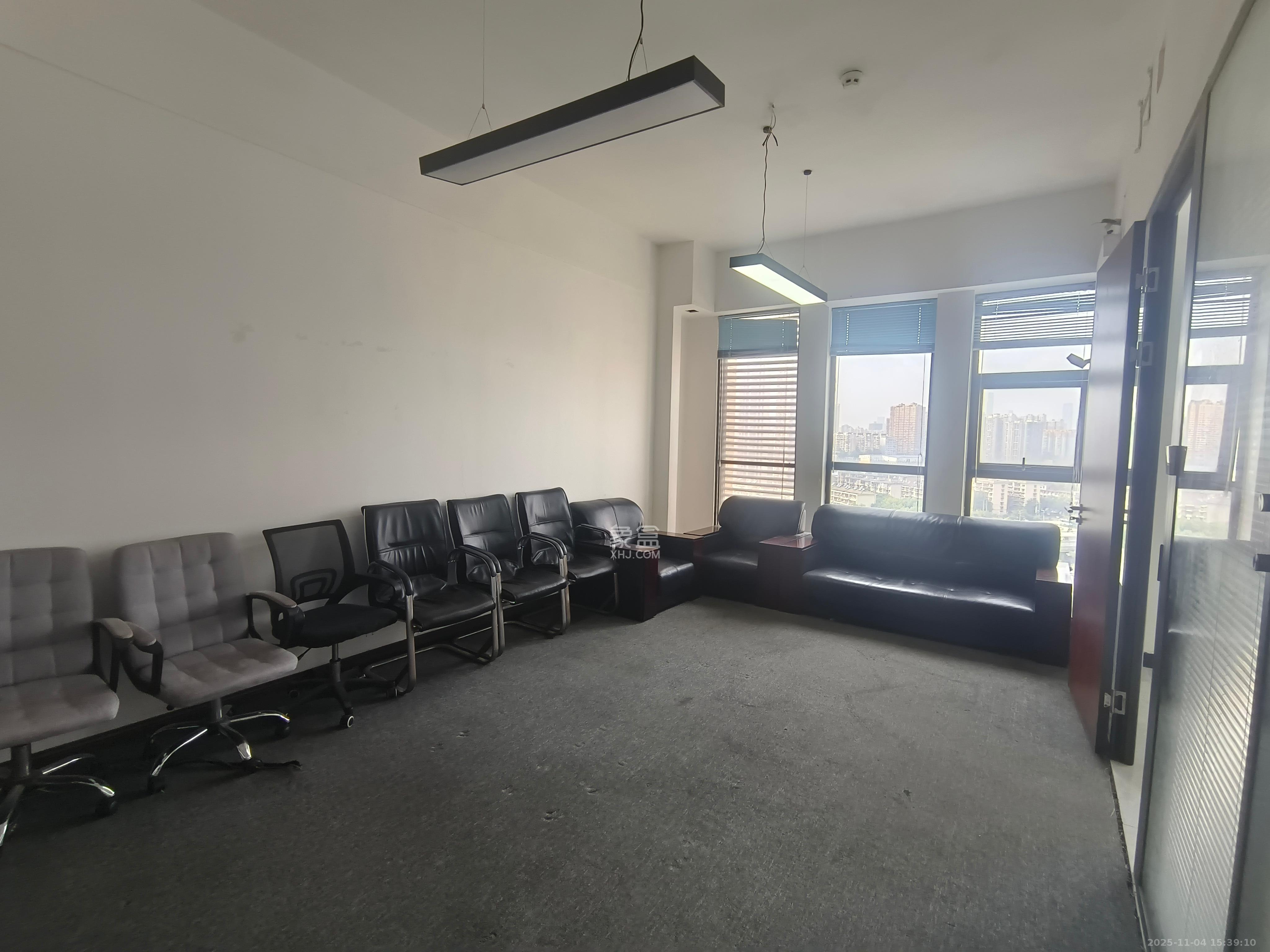 新世界广场  1室1厅1卫    7200.0元/月室内图