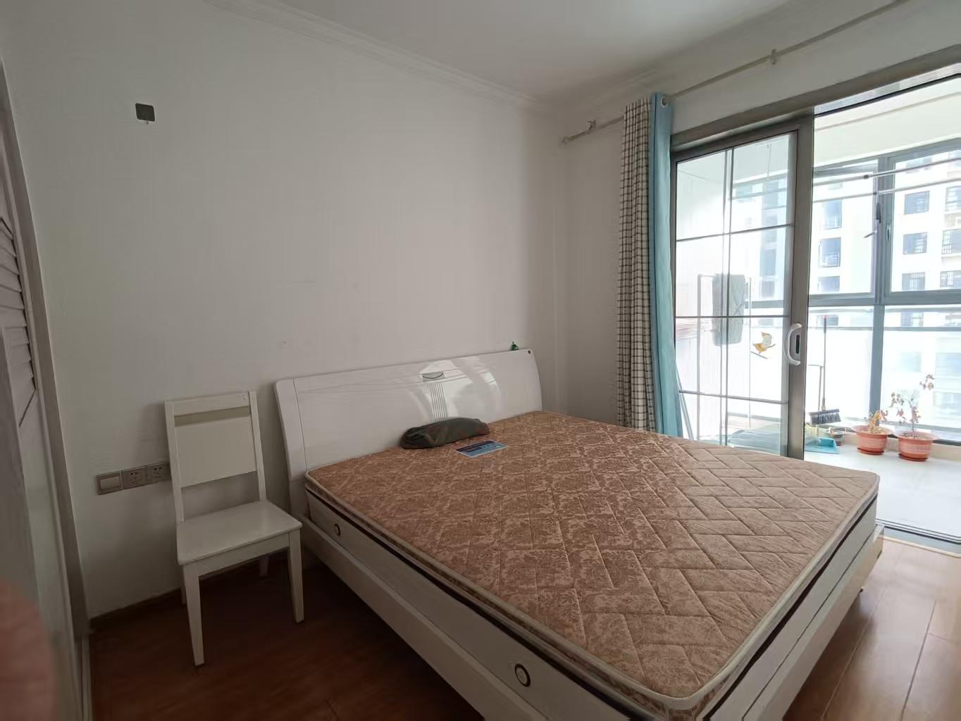 丽景天下一期  3室2厅2卫    2000.0元/月室内图