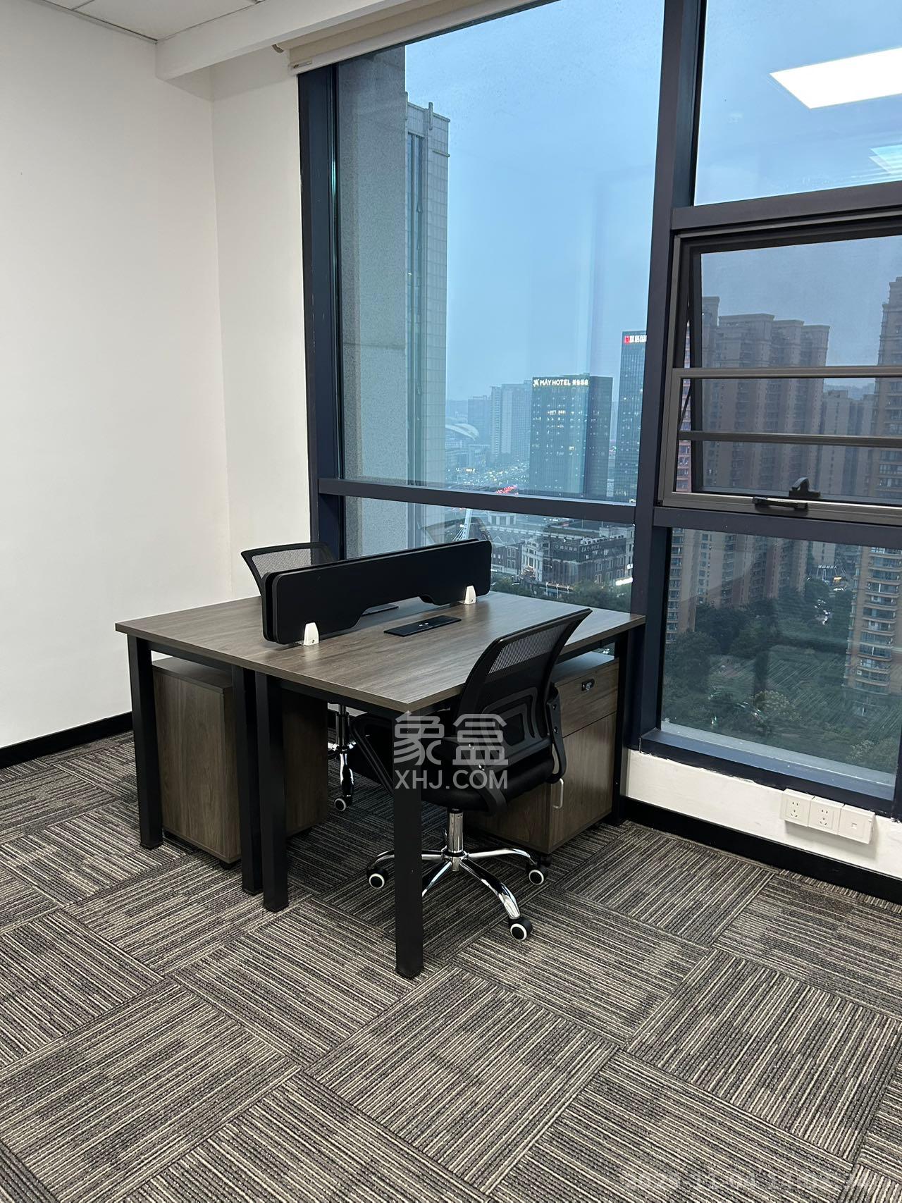 华坤时代   81.0㎡      4400.0元/月室内图