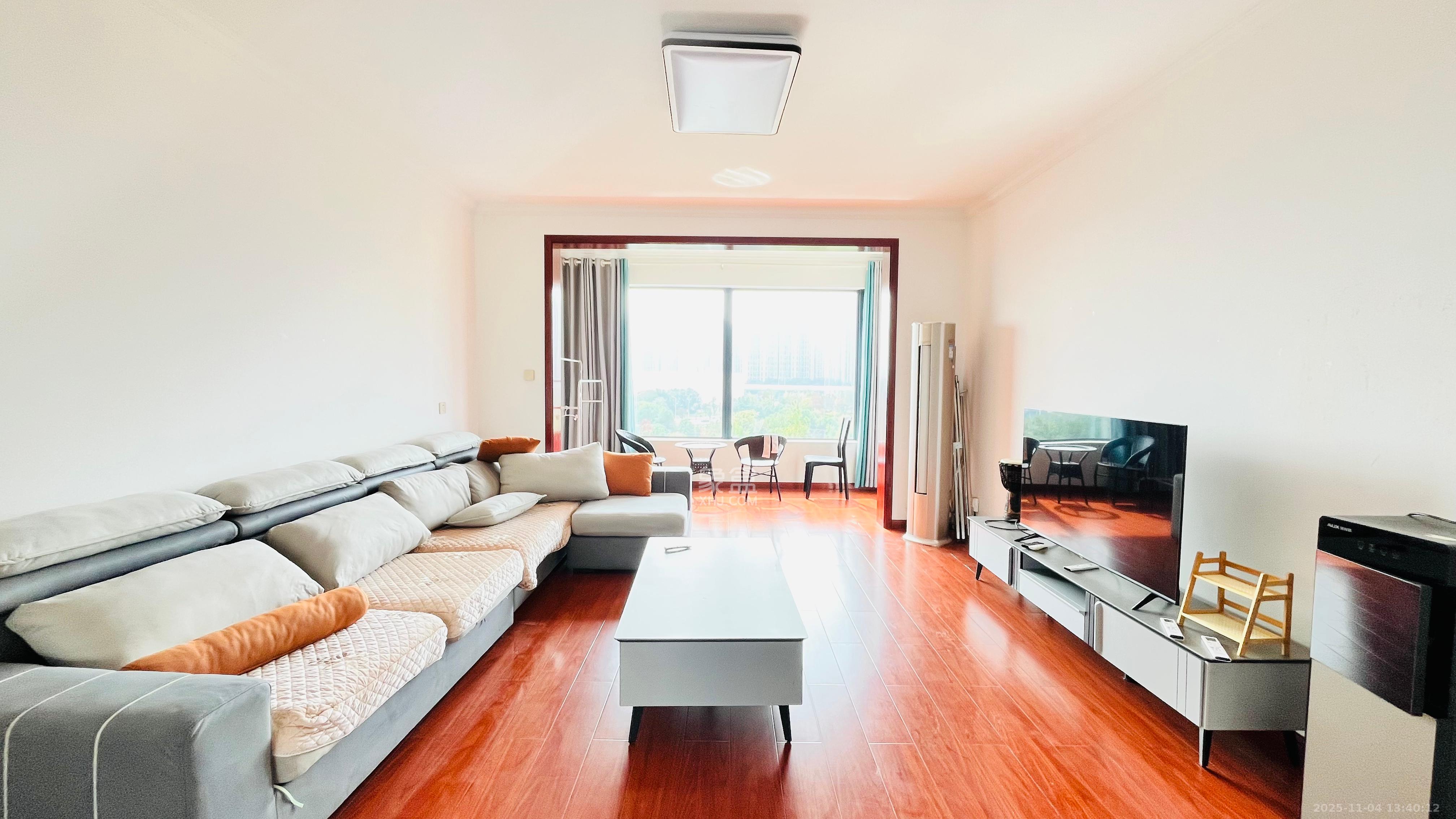 清江雅苑（江雅园）  4室2厅2卫    3800.0元/月室内图1