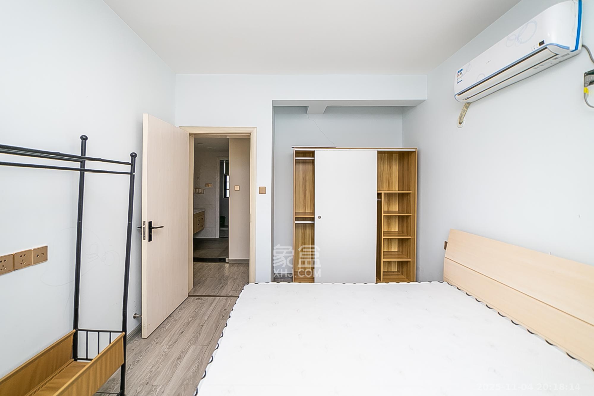 长盛岚庭 3室2厅1卫 99.0万 长盛岚庭 3室2厅1卫 99.0万卧室