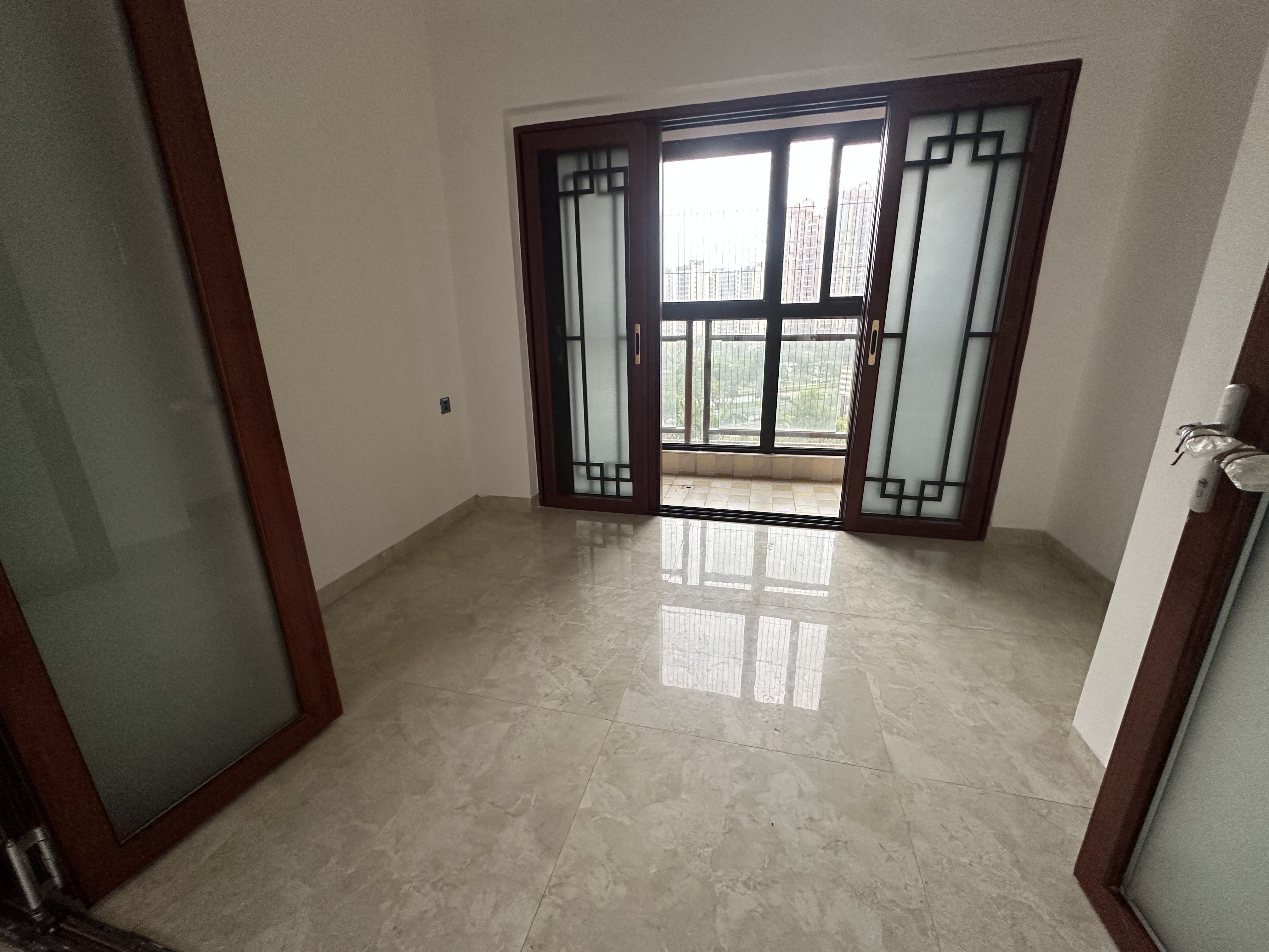 紫园D区 2室2厅1卫 225.0万 紫园D区 2室2厅1卫 225.0万客厅