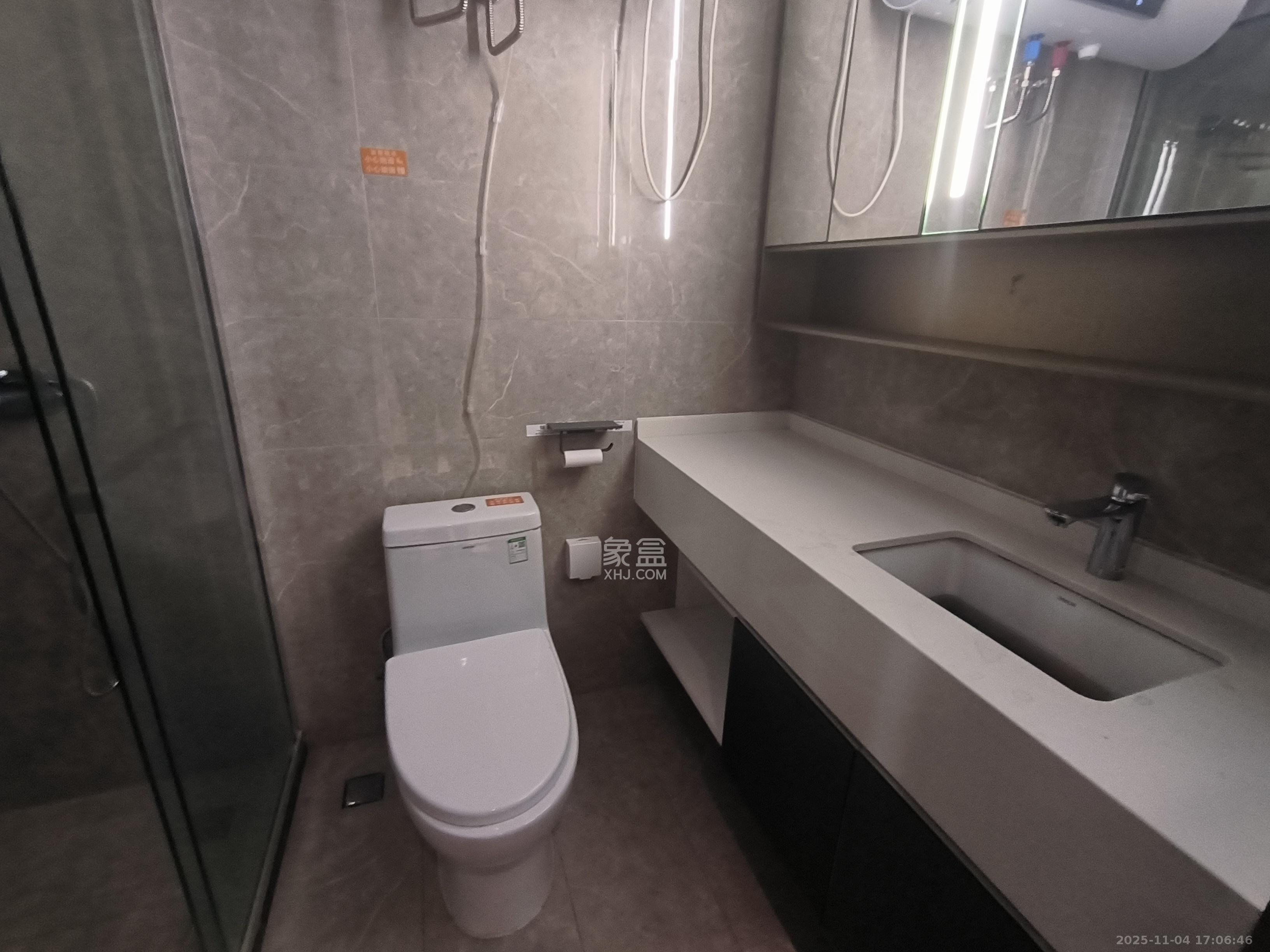 华润置地中心 1室1厅1卫 2100.0元/月 华润置地中心 1室1厅1卫 2100.0元/月室内图