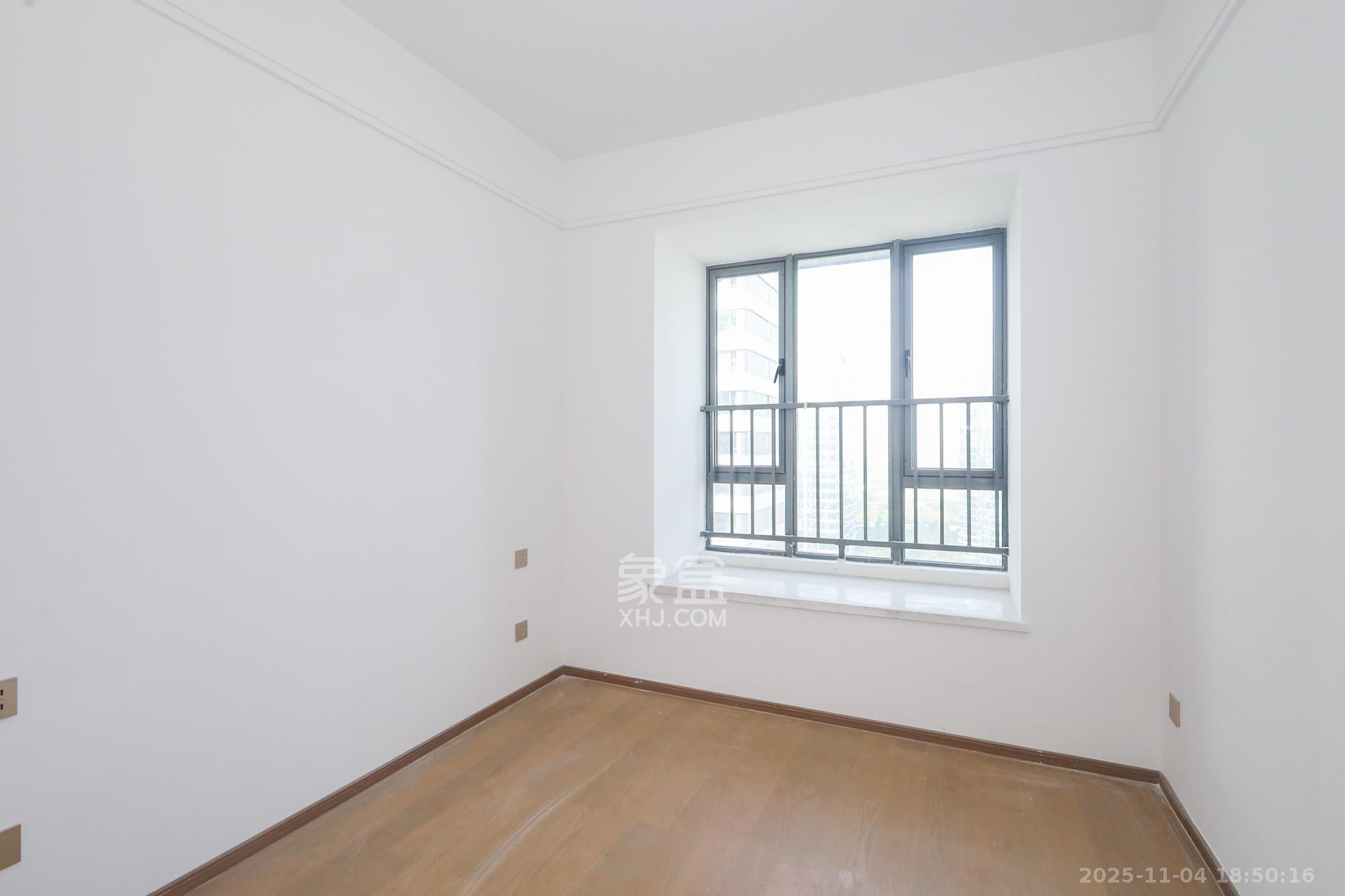 复地滨江金融中心  4室2厅2卫    212.0万卧室