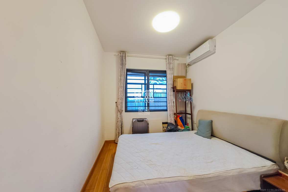 旭辉国际广场(永升商业广场) 4室2厅2卫 165.0万 旭辉国际广场(永升商业广场) 4室2厅2卫 165.0万卧室