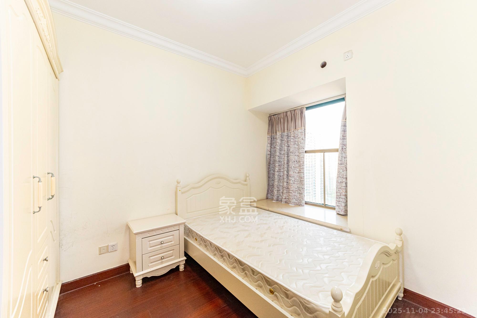 恒大翡翠华庭 3室2厅2卫 92.8万 恒大翡翠华庭 3室2厅2卫 92.8万卧室