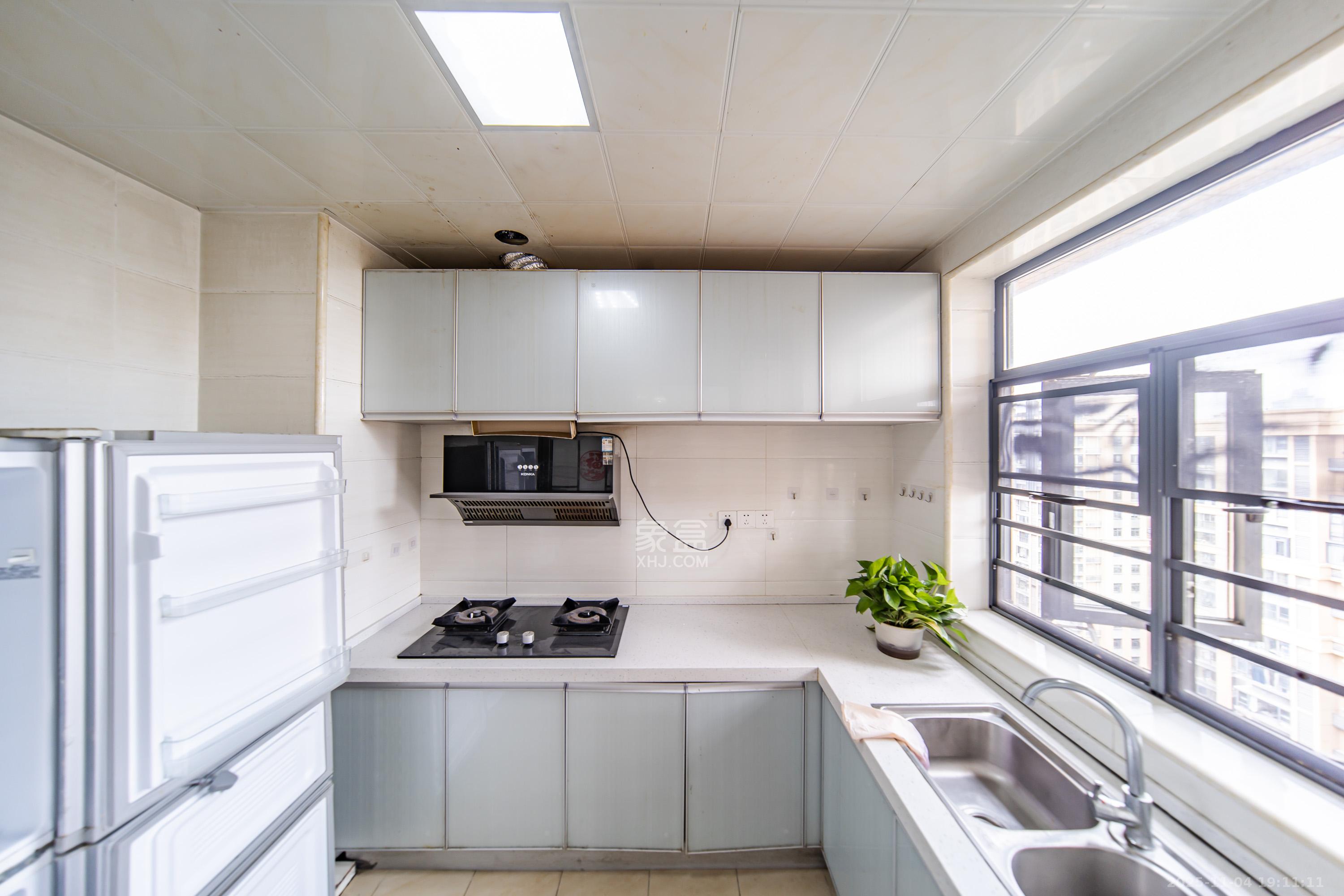 天健城 4室2厅2卫 210.0万 天健城 4室2厅2卫 210.0万厨房