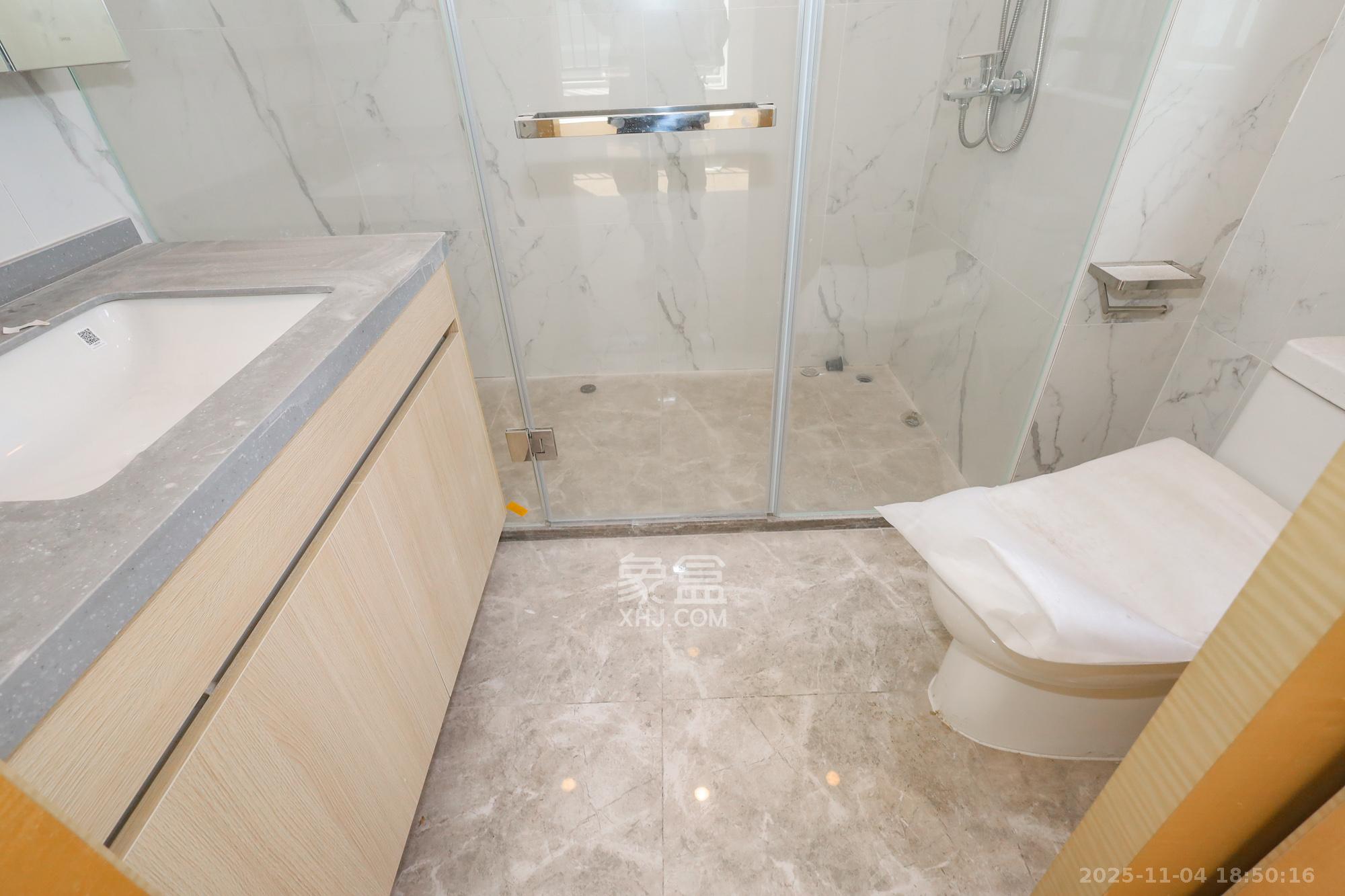 复地滨江金融中心  4室2厅2卫    212.0万卫生间