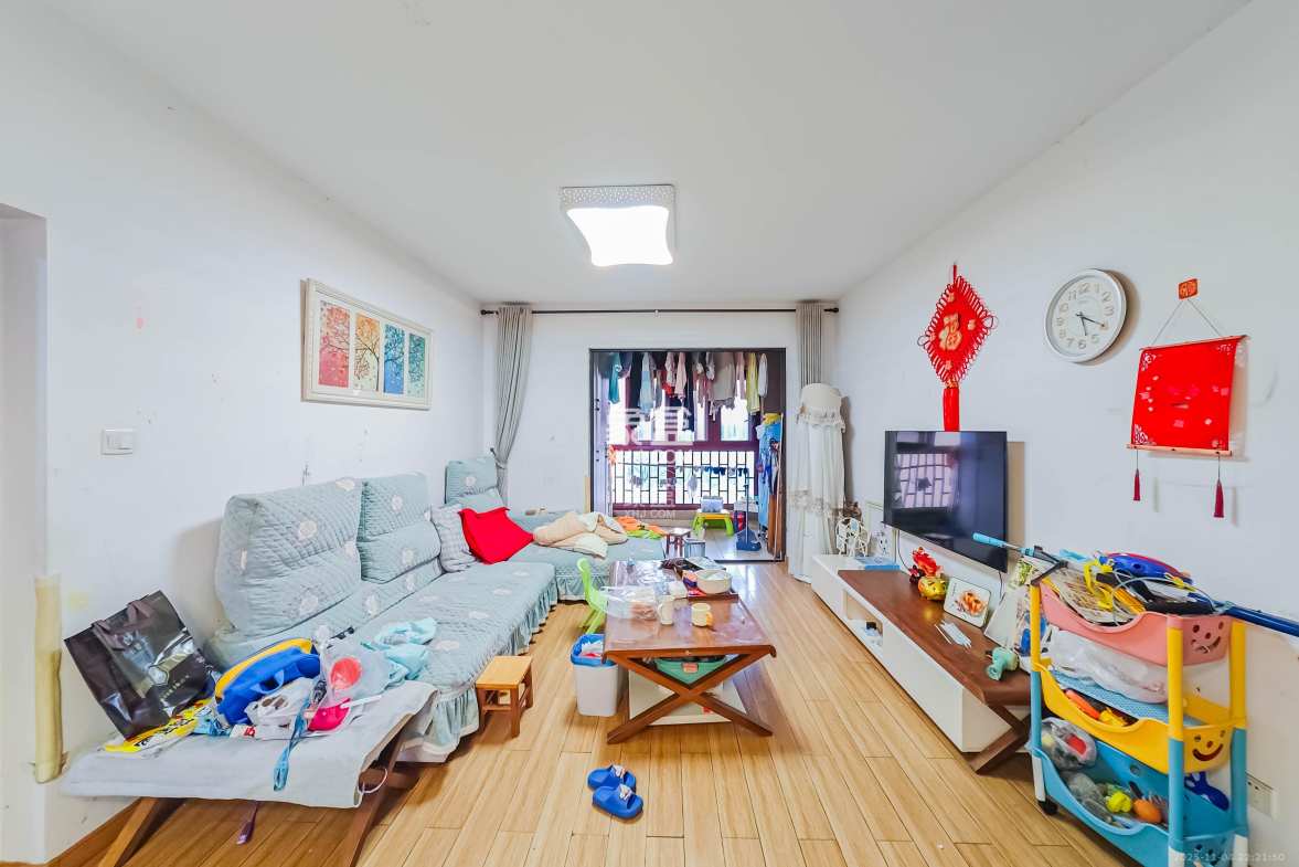 旭辉国际广场(永升商业广场) 4室2厅2卫 165.0万 旭辉国际广场(永升商业广场) 4室2厅2卫 165.0万客厅