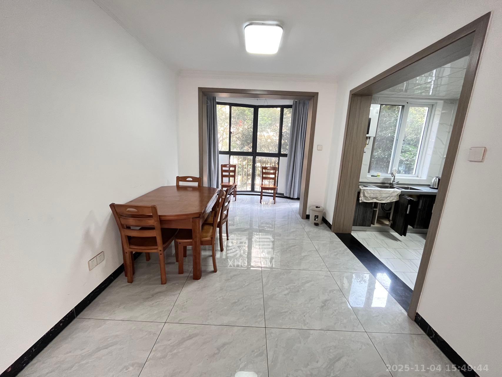 枫华府第  3室2厅2卫    2000.0元/月室内图