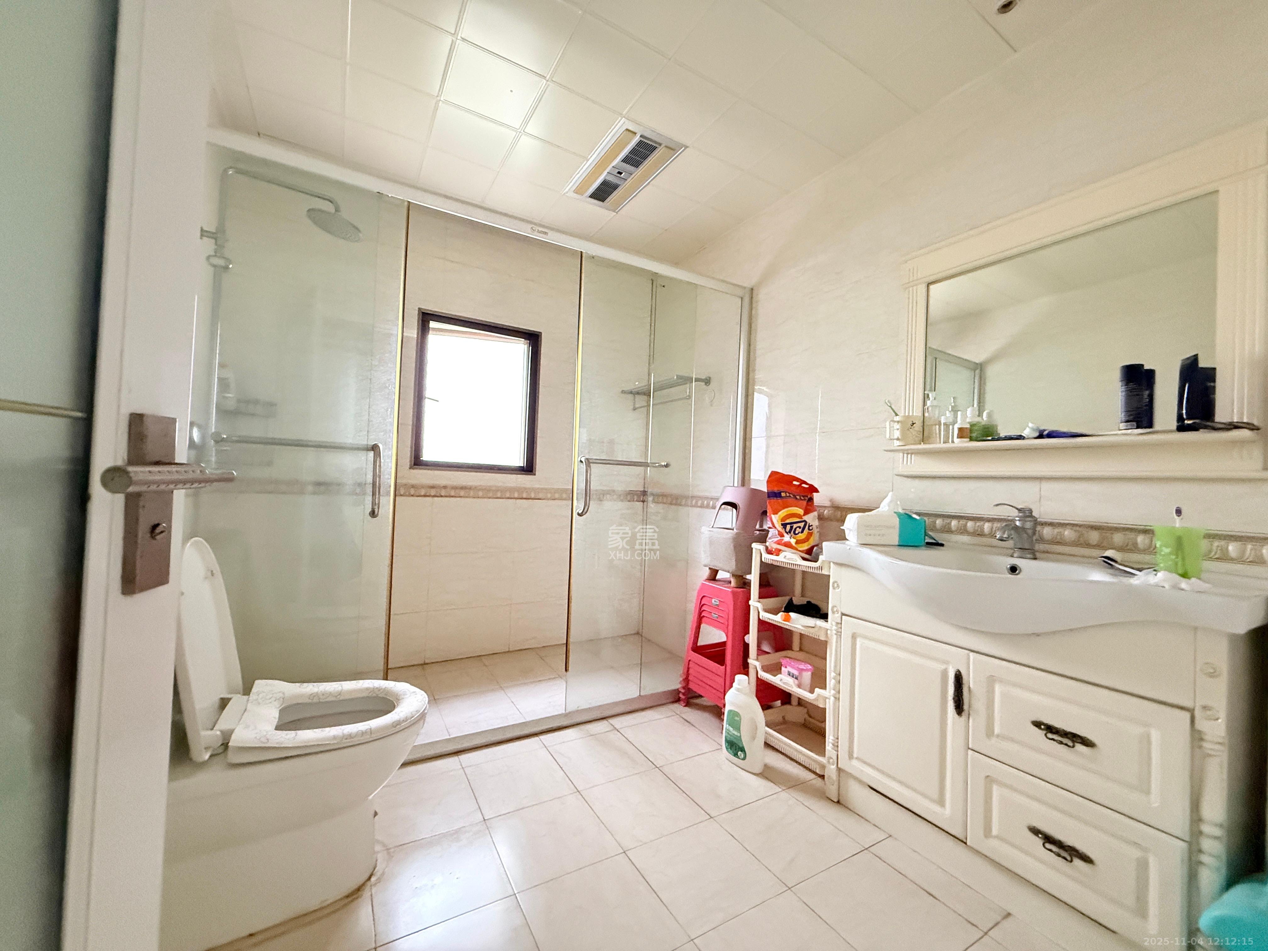 西街花园 3室2厅2卫 4300.0元/月 西街花园 3室2厅2卫 4300.0元/月室内图