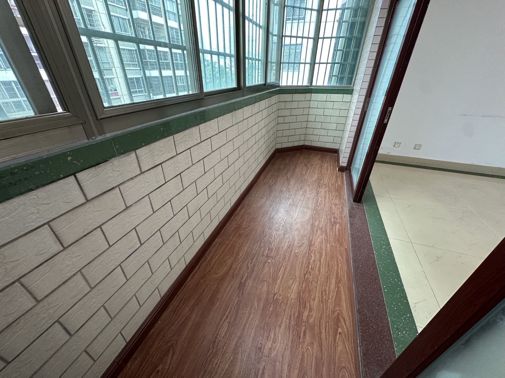 鑫华龙花园 1室0厅0卫 215.0万 鑫华龙花园 1室0厅0卫 215.0万客厅