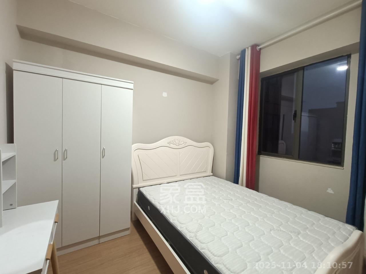 麓谷小镇  3室1厅2卫    2300.0元/月室内图